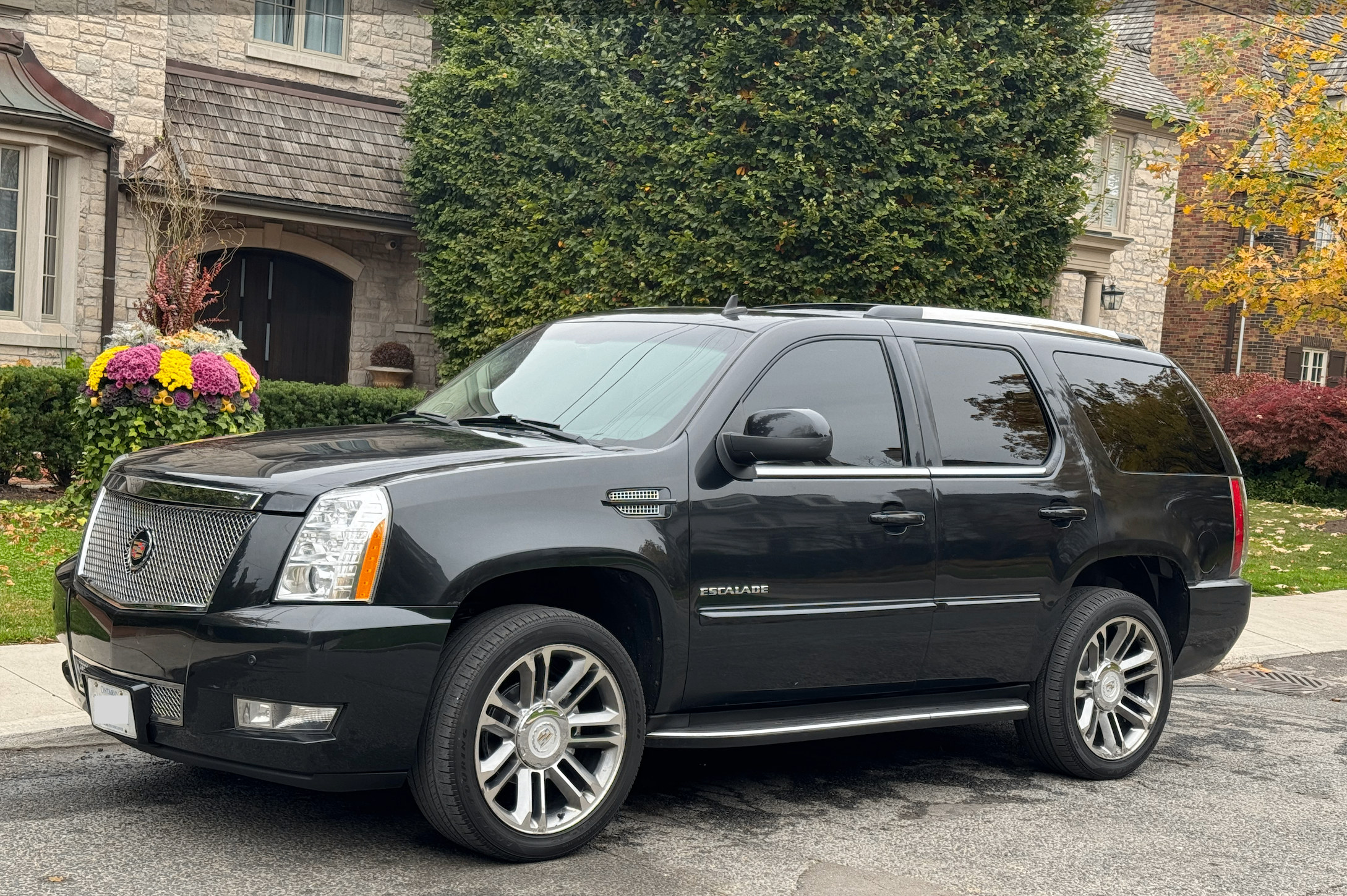 LUXURY 2012 CADILLAC ESCALADE SUV 22" Rims, NAV AWD Safetied!