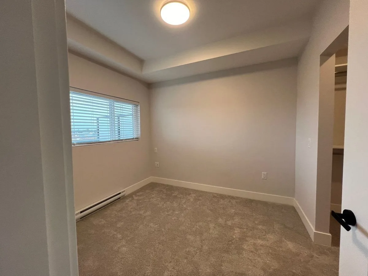 1 bed + den condo for rent image indicator(5)