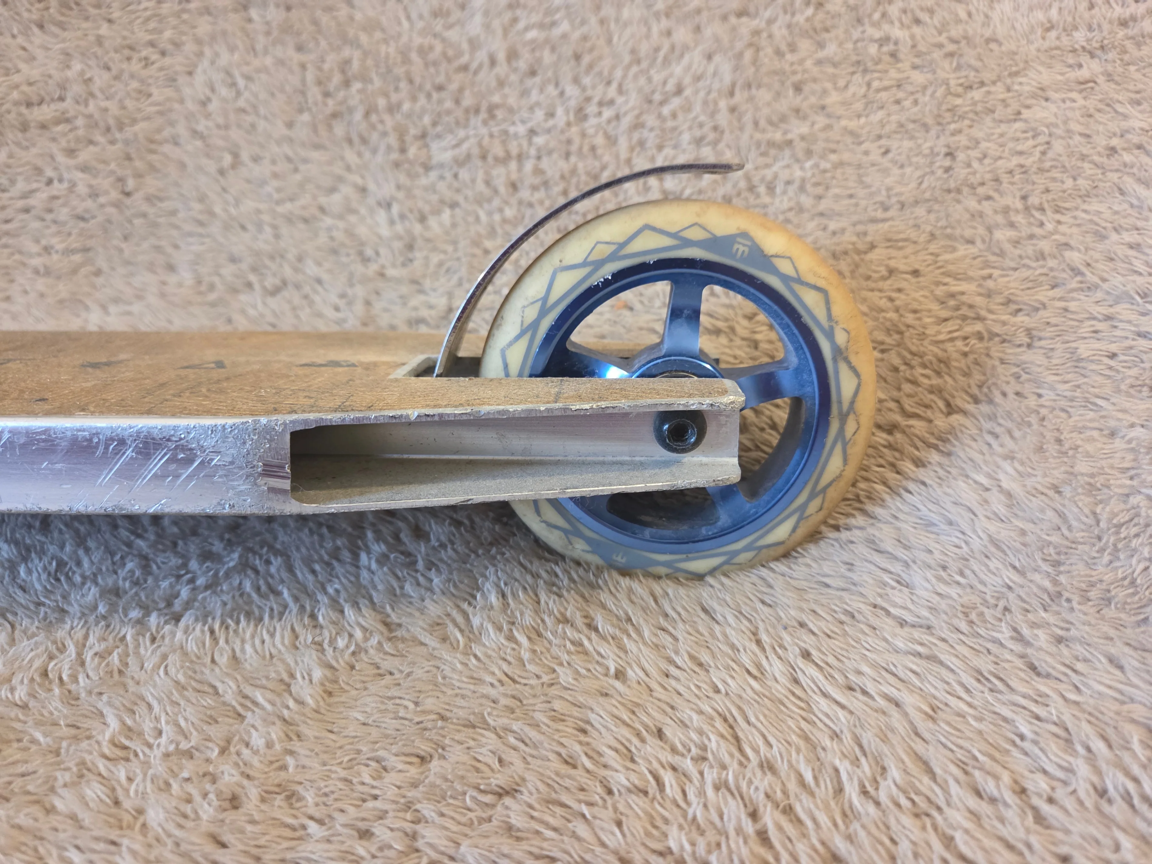 Mongoose Rise 110 Team Pro Scooter, 110 mm image indicator(2)