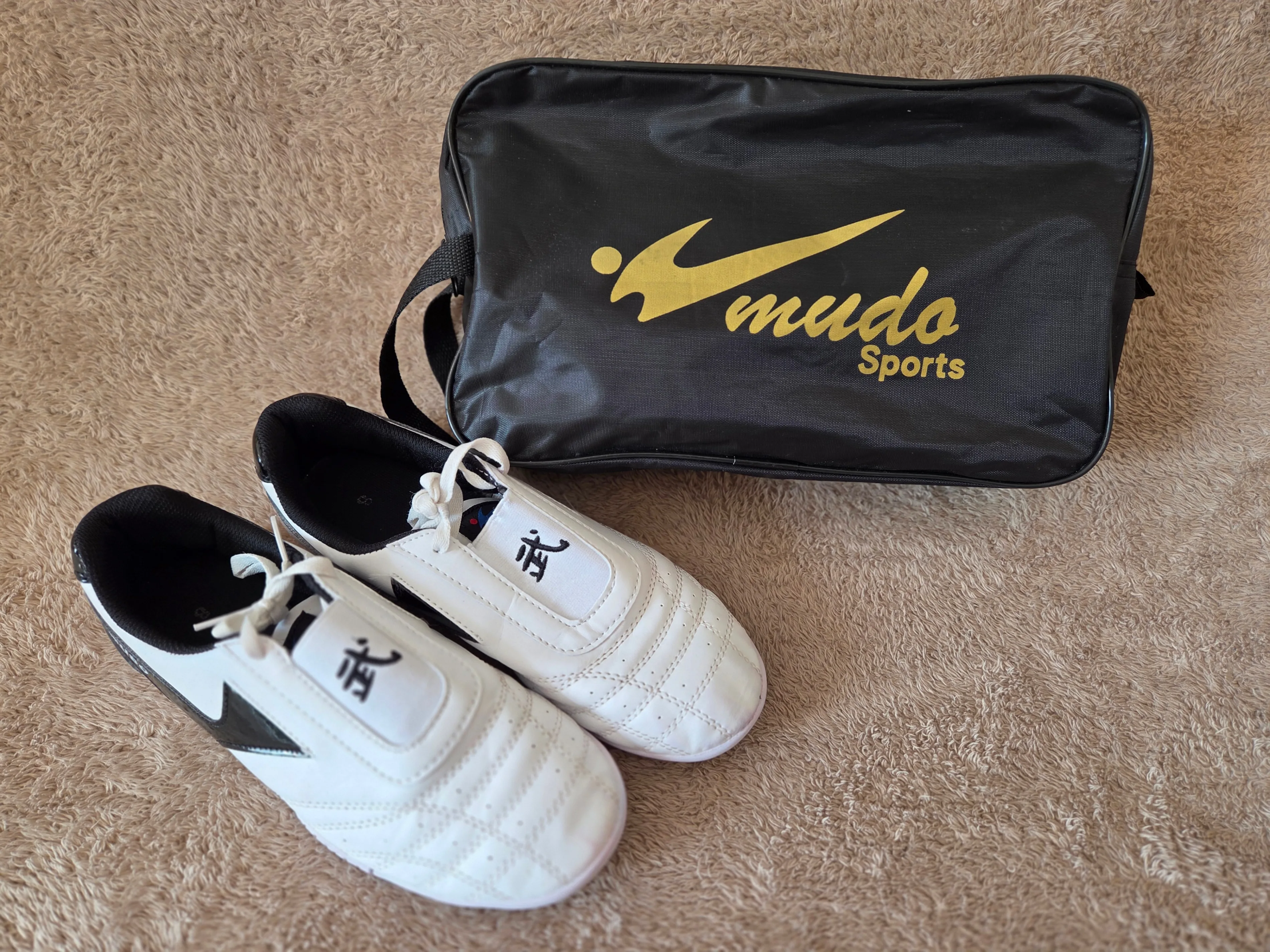 Mudo Sports Taekwondo Shoes Size 8 w/ Bag