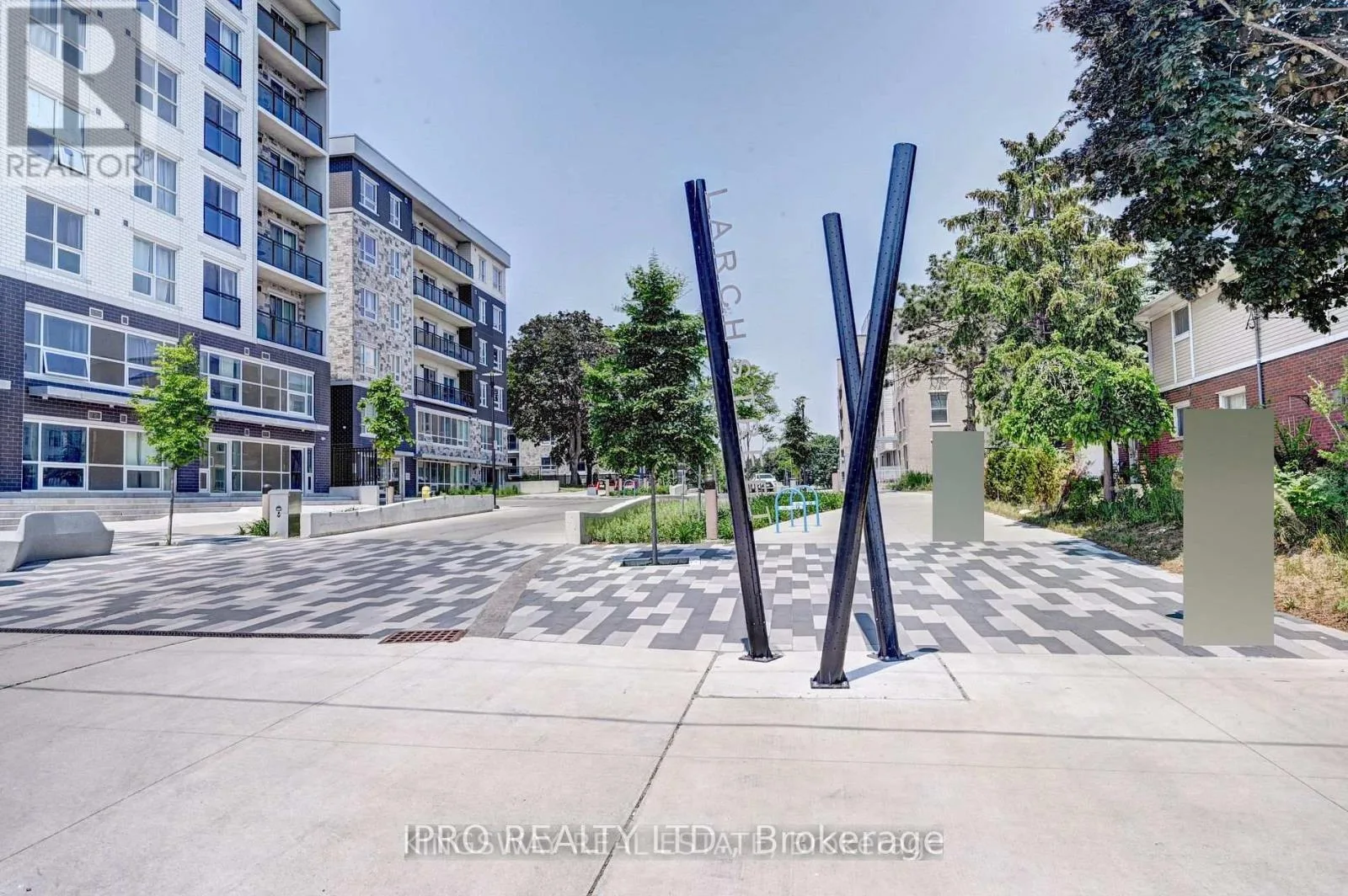 All-Female Luxury Condo Steps from Laurier & Waterloo University image indicator(6)