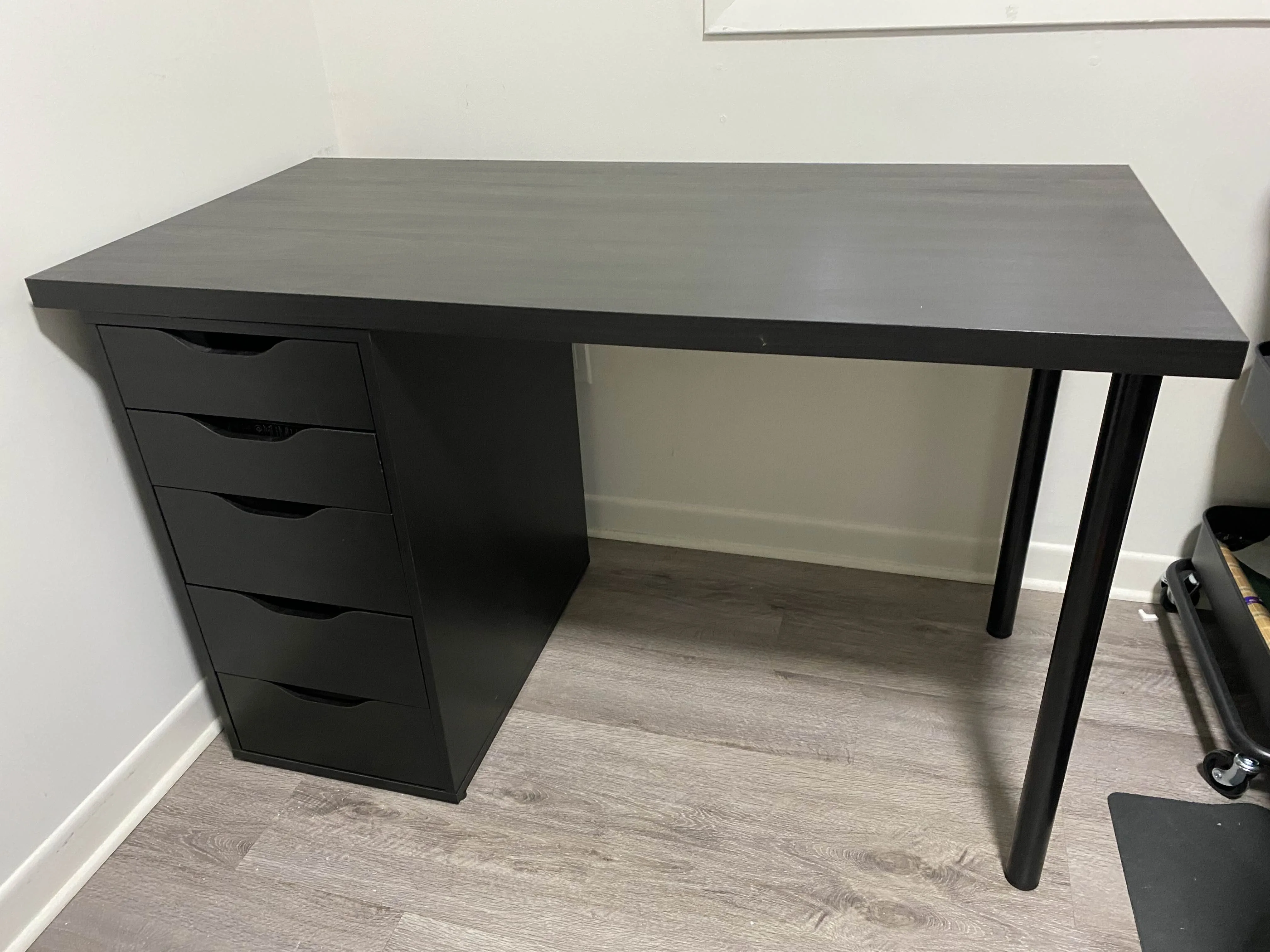 IKEA Desk with ALEX Drawers – Great Condition