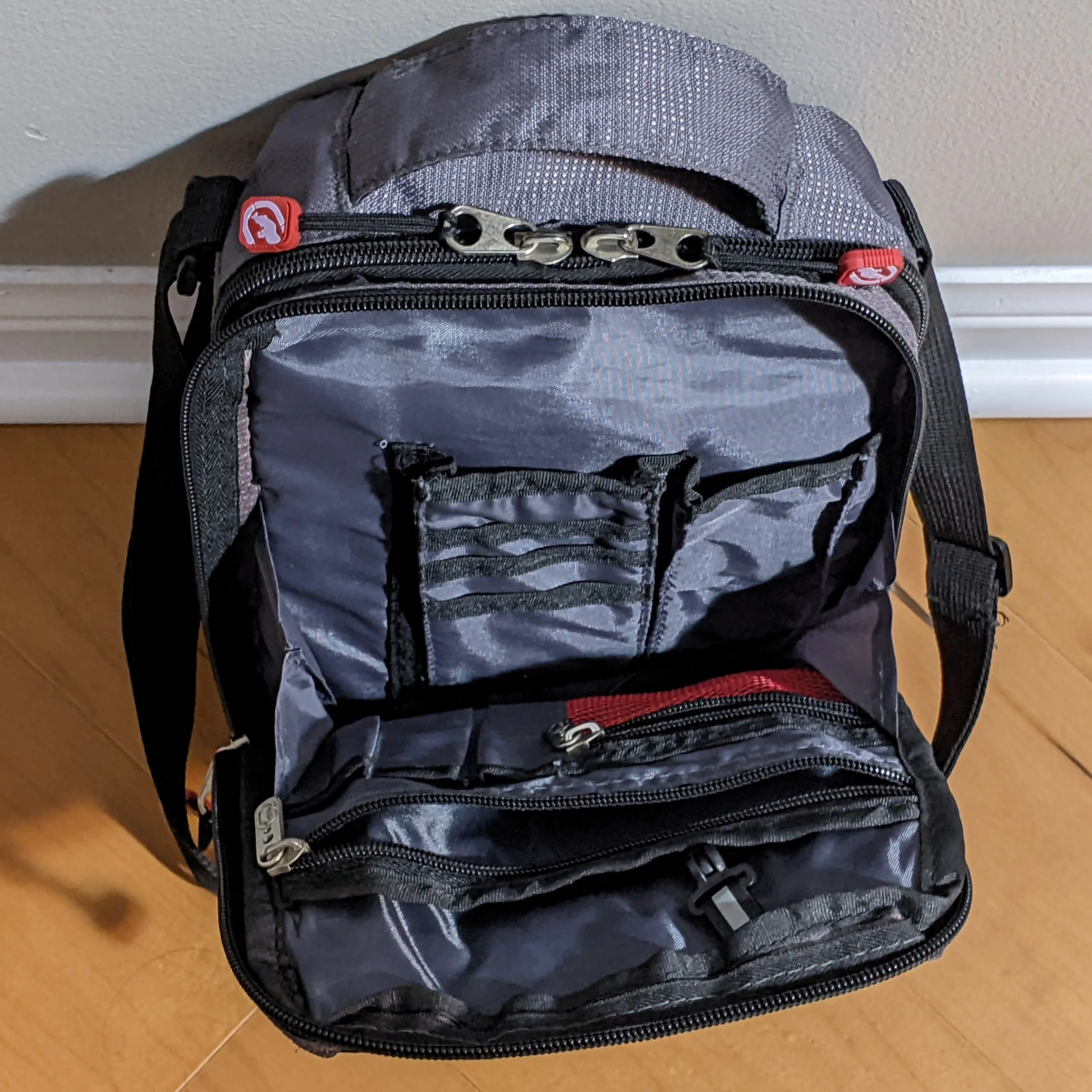 Ecko Unlimited Vertical Boarding Bag, Travel Bag image indicator(4)