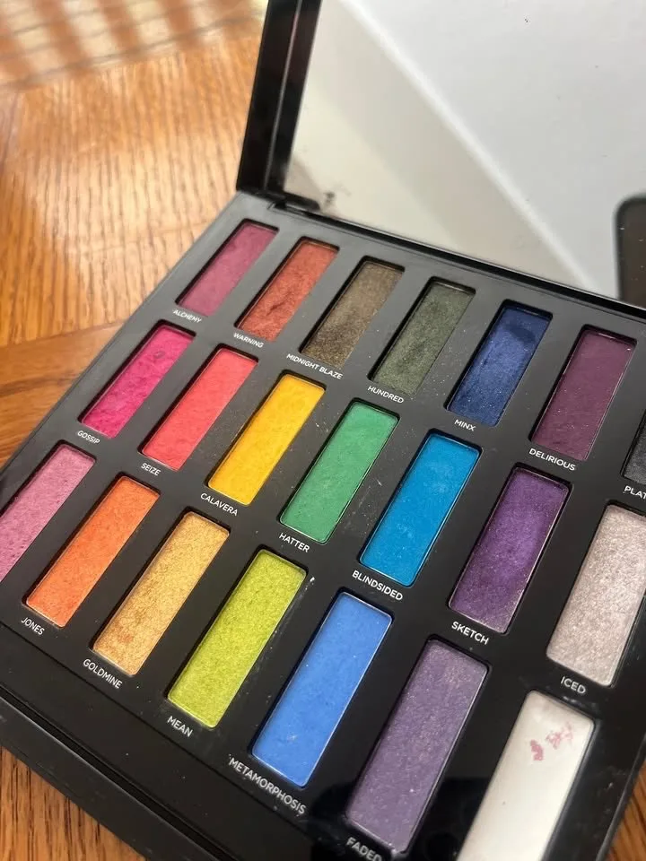DISCONTINUED URBAN DECAY PALETTE (+ Fenty freebie)