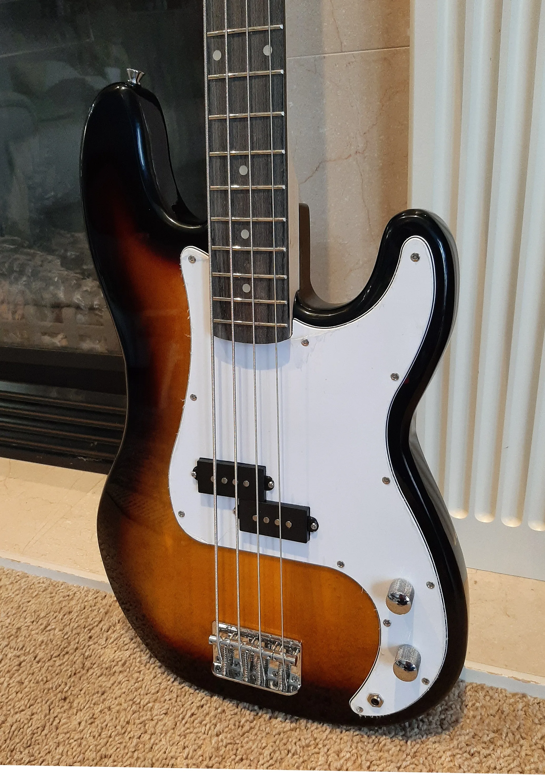 Brand New Spear & Shield 4-String Bass Guitar – Full Size SB image indicator(2)