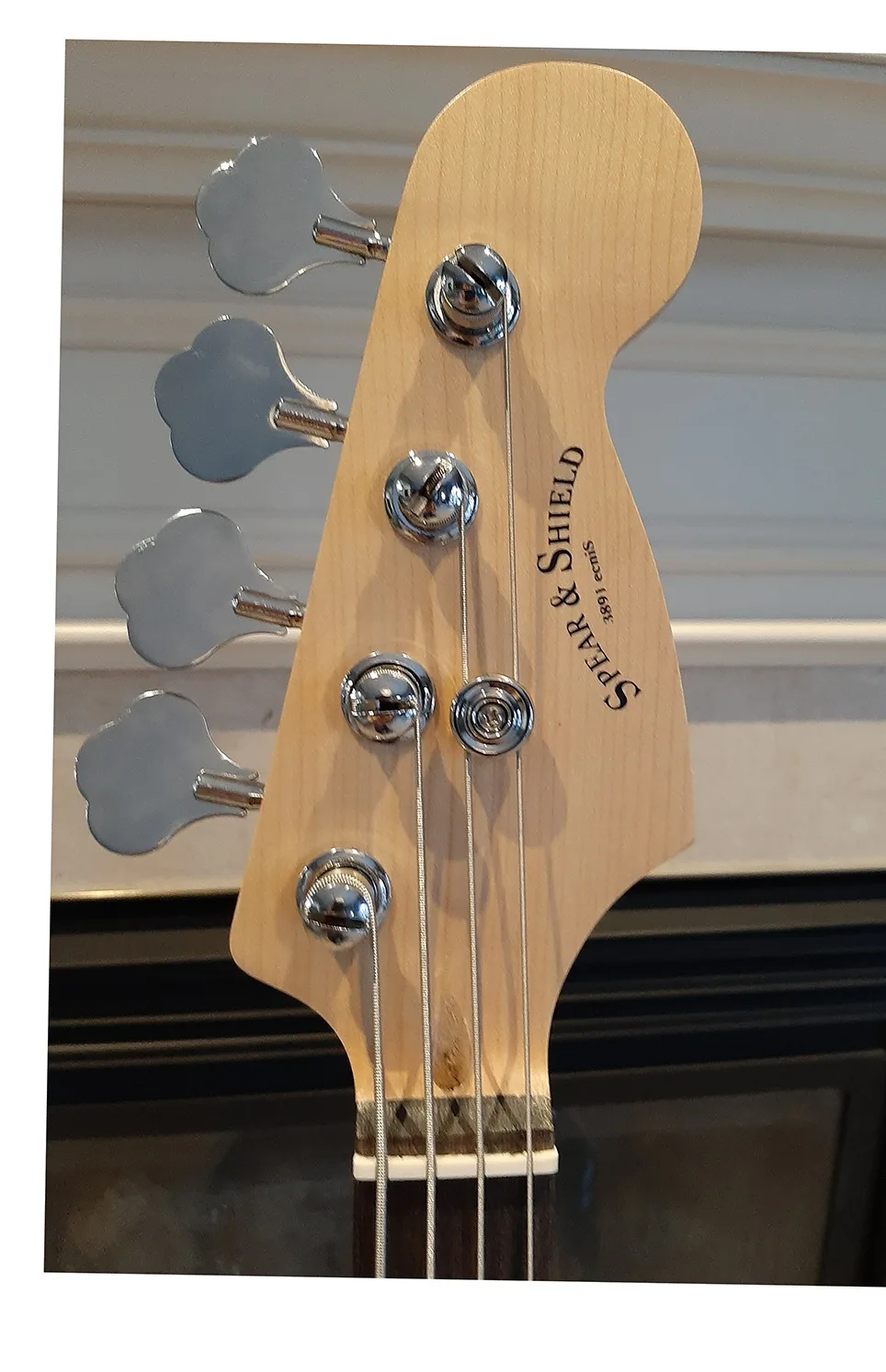 Brand New Spear & Shield 4-String Bass Guitar – Full Size SB image indicator(4)