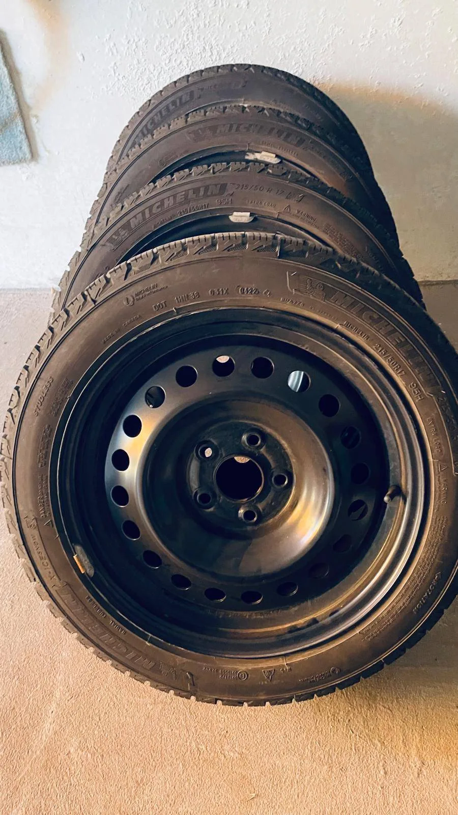 4 Michelin Xice snow winter tire on steel rim. 215/50 R17