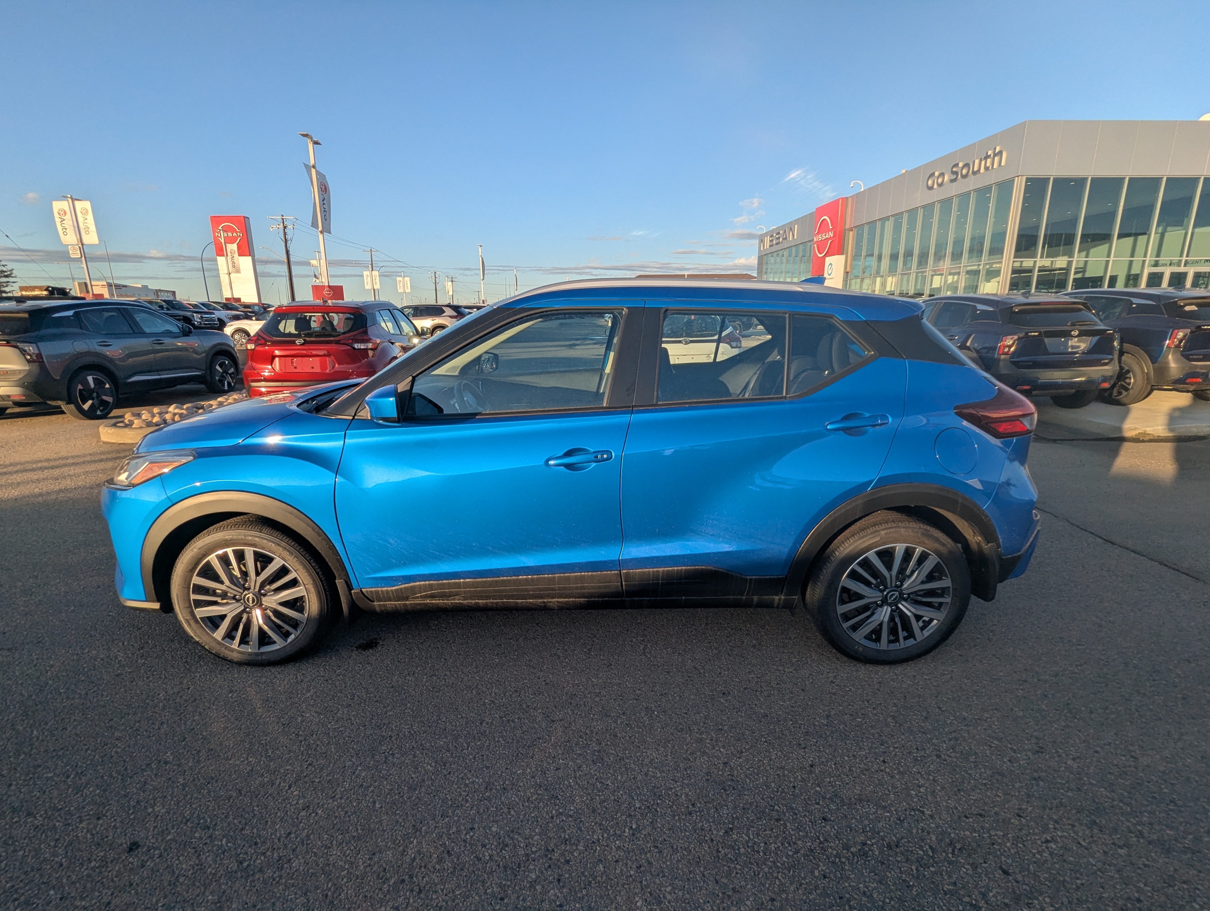 2025 Nissan Kicks Play SV - photo 2
