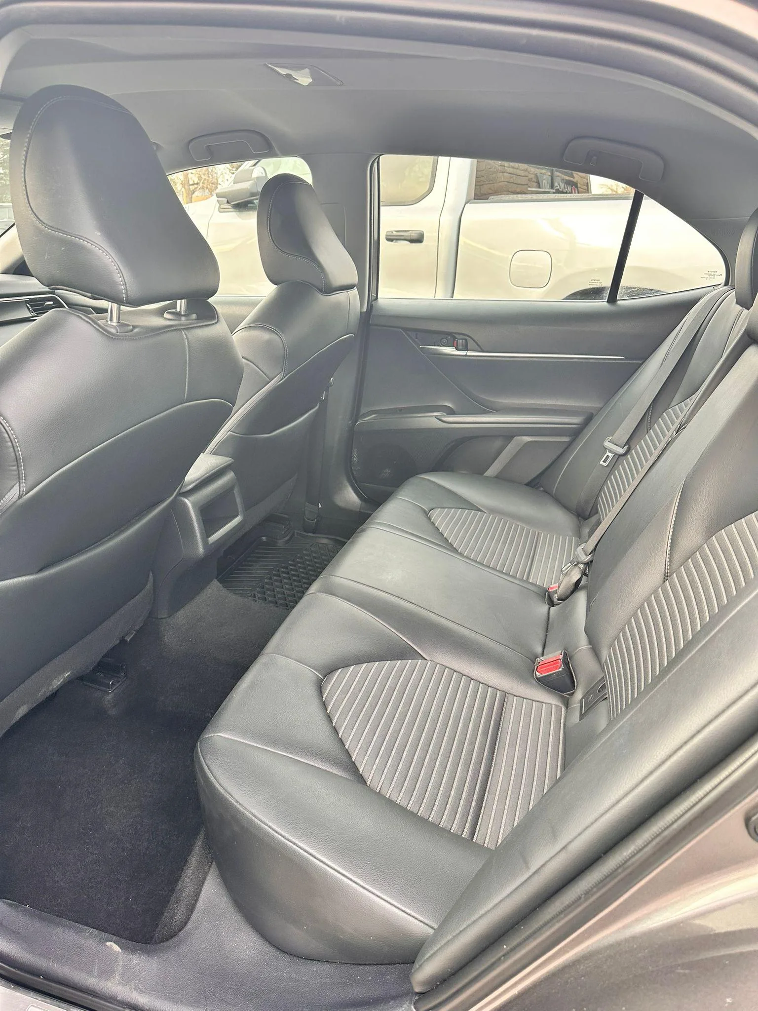 Toyota Camry SE image indicator(6)