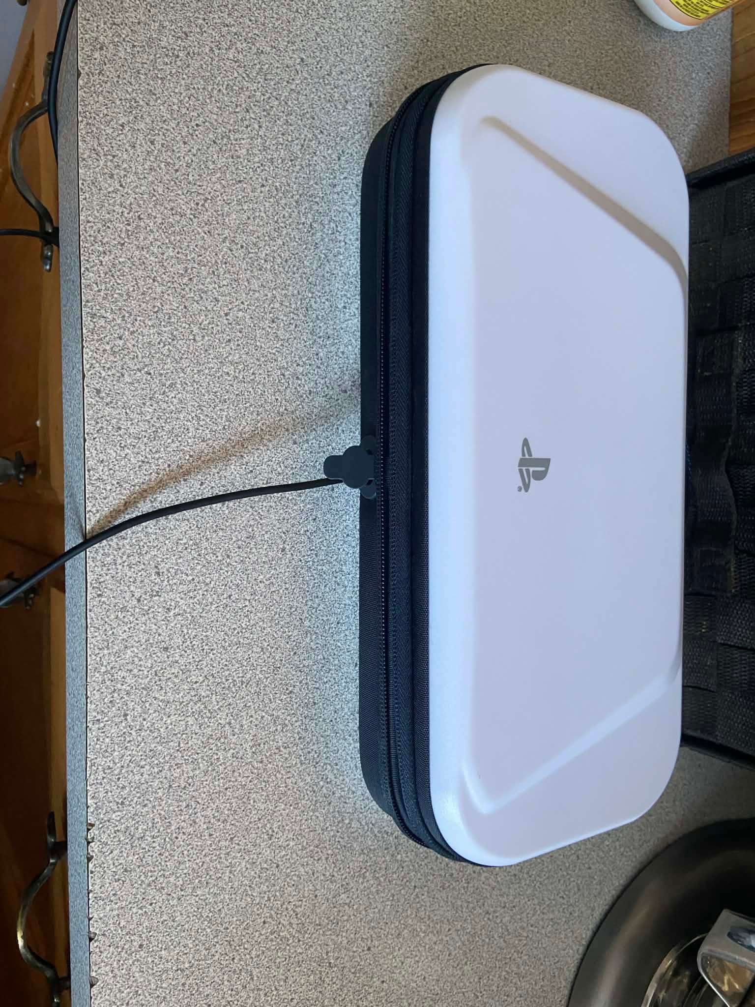ps5 portal and carrying case - photo 3