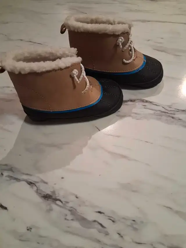Carter's Boots 9-12 Months - photo 3
