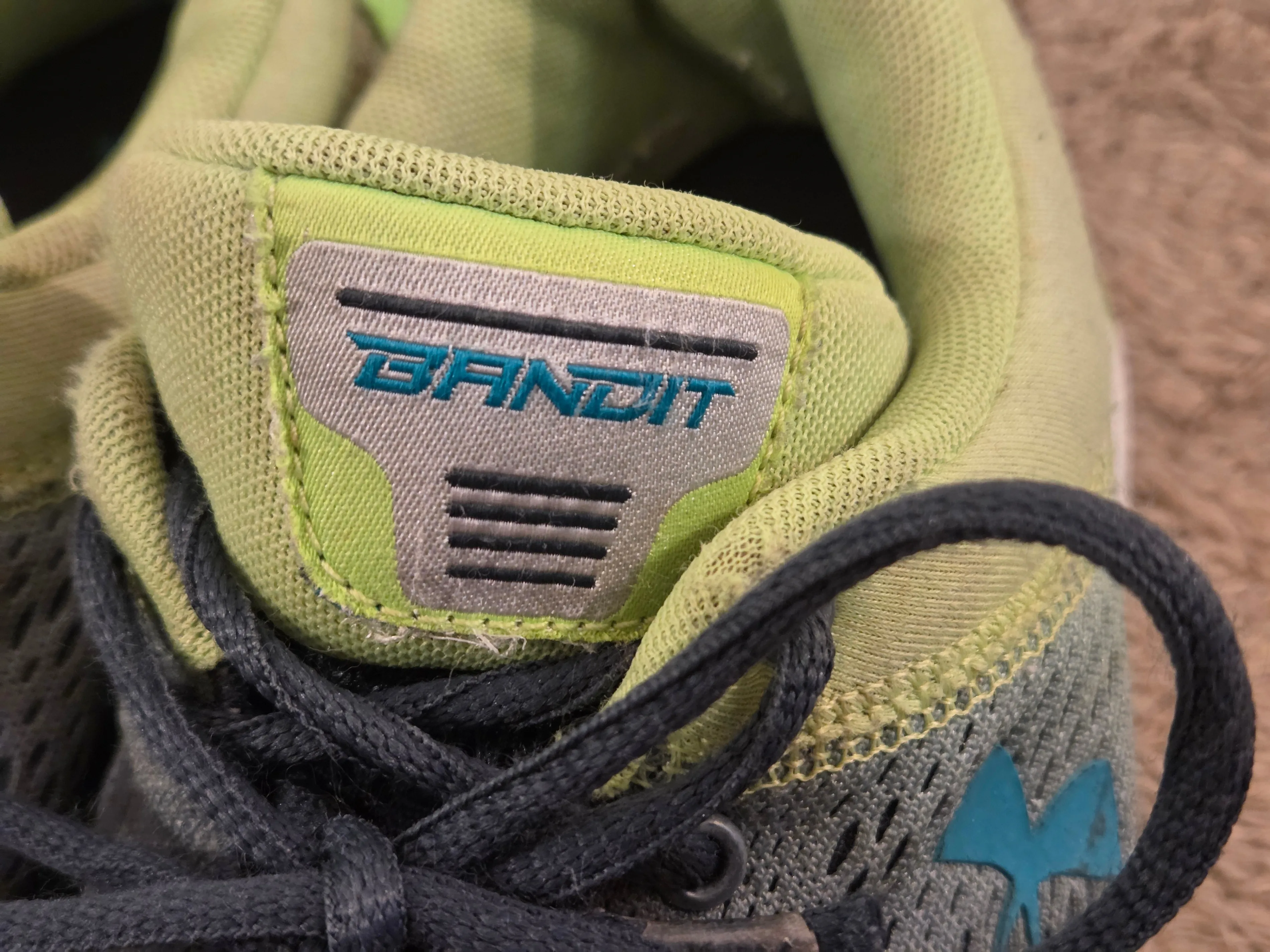 UA Charged Bandit 5 – Youth 6Y, Grey/Lime image indicator(3)