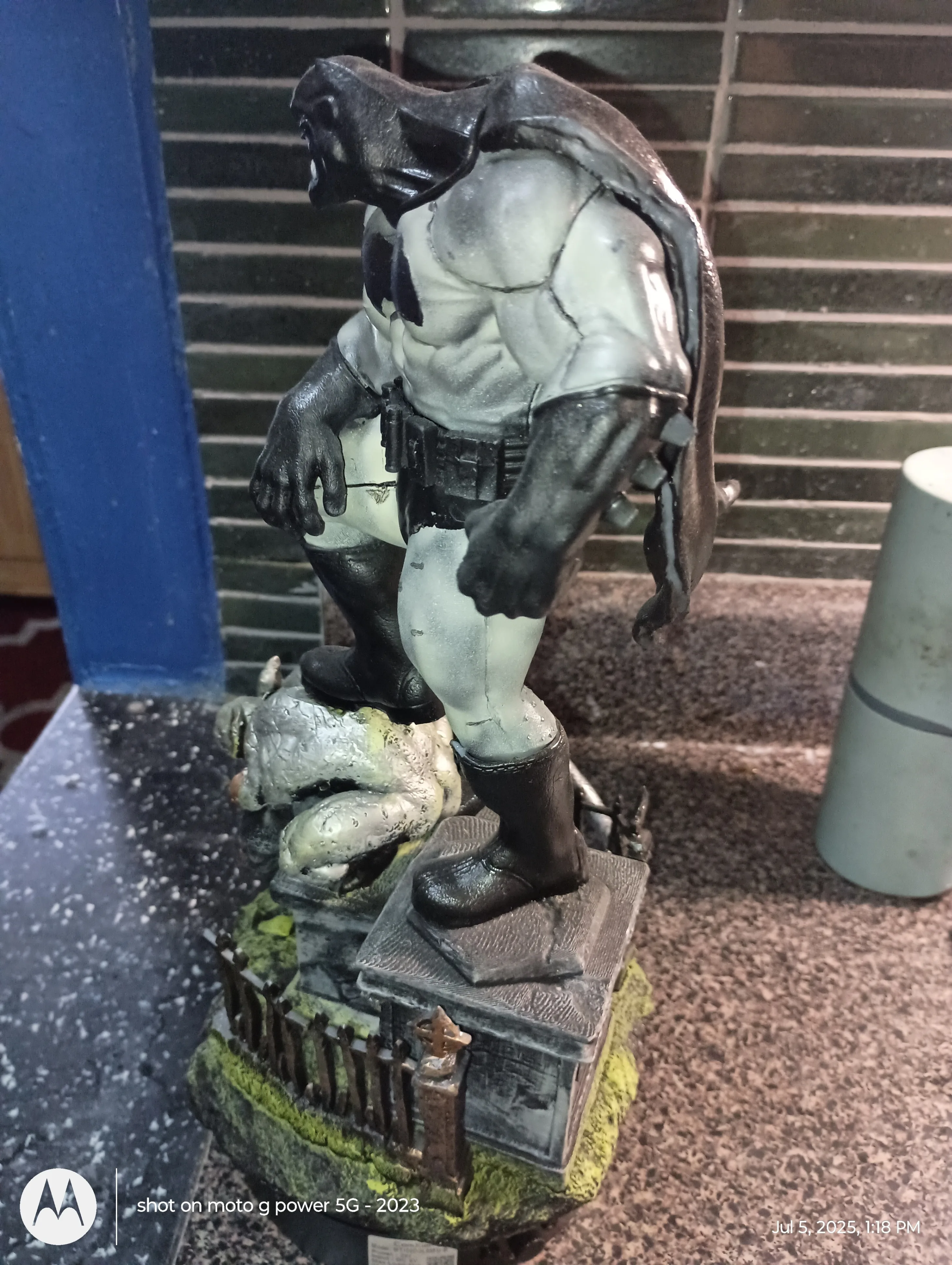 Batman Statue 12in tall