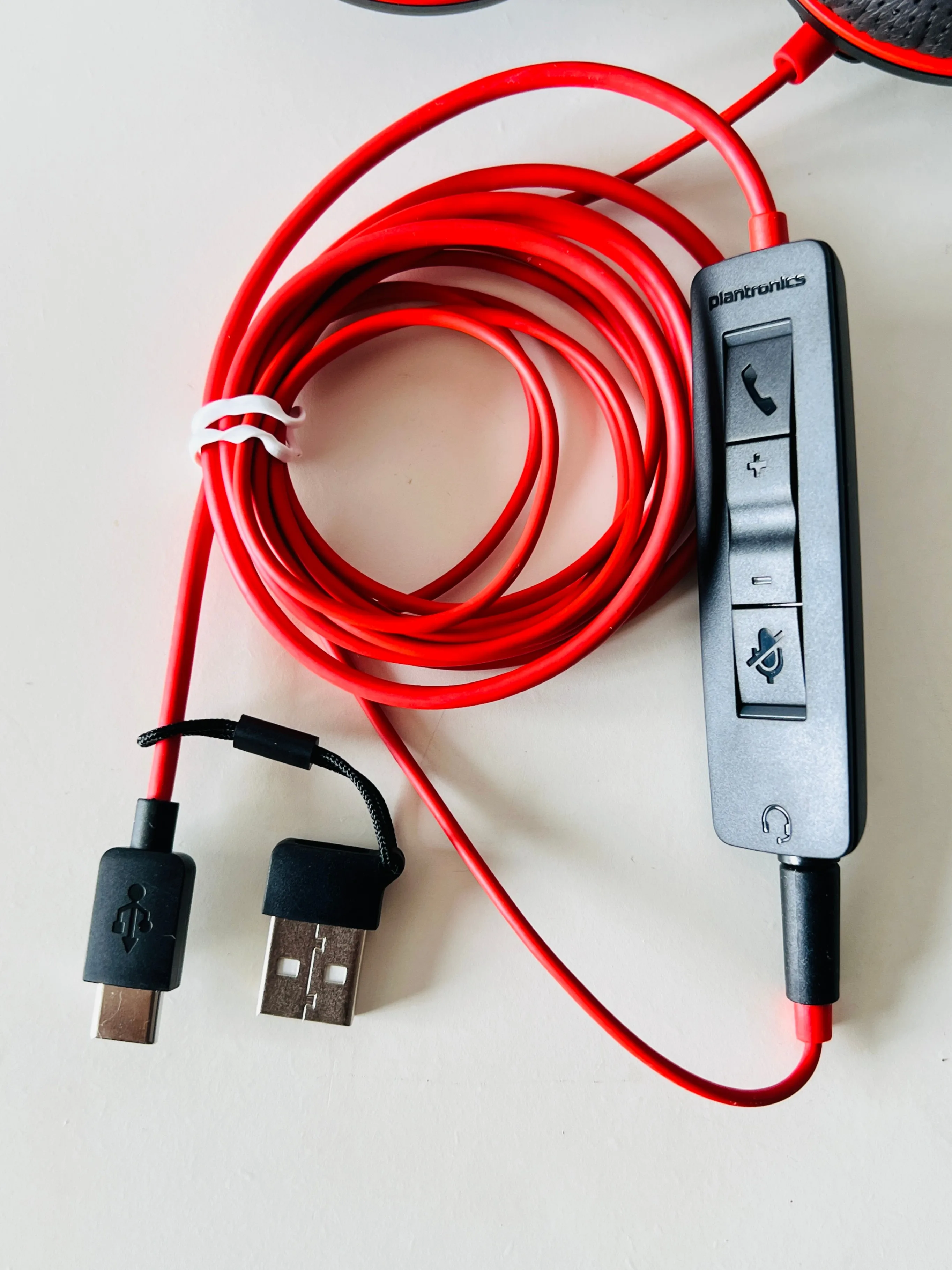 Plantronics Headset with USB-A USB-C and inhand volume controls image indicator(3)