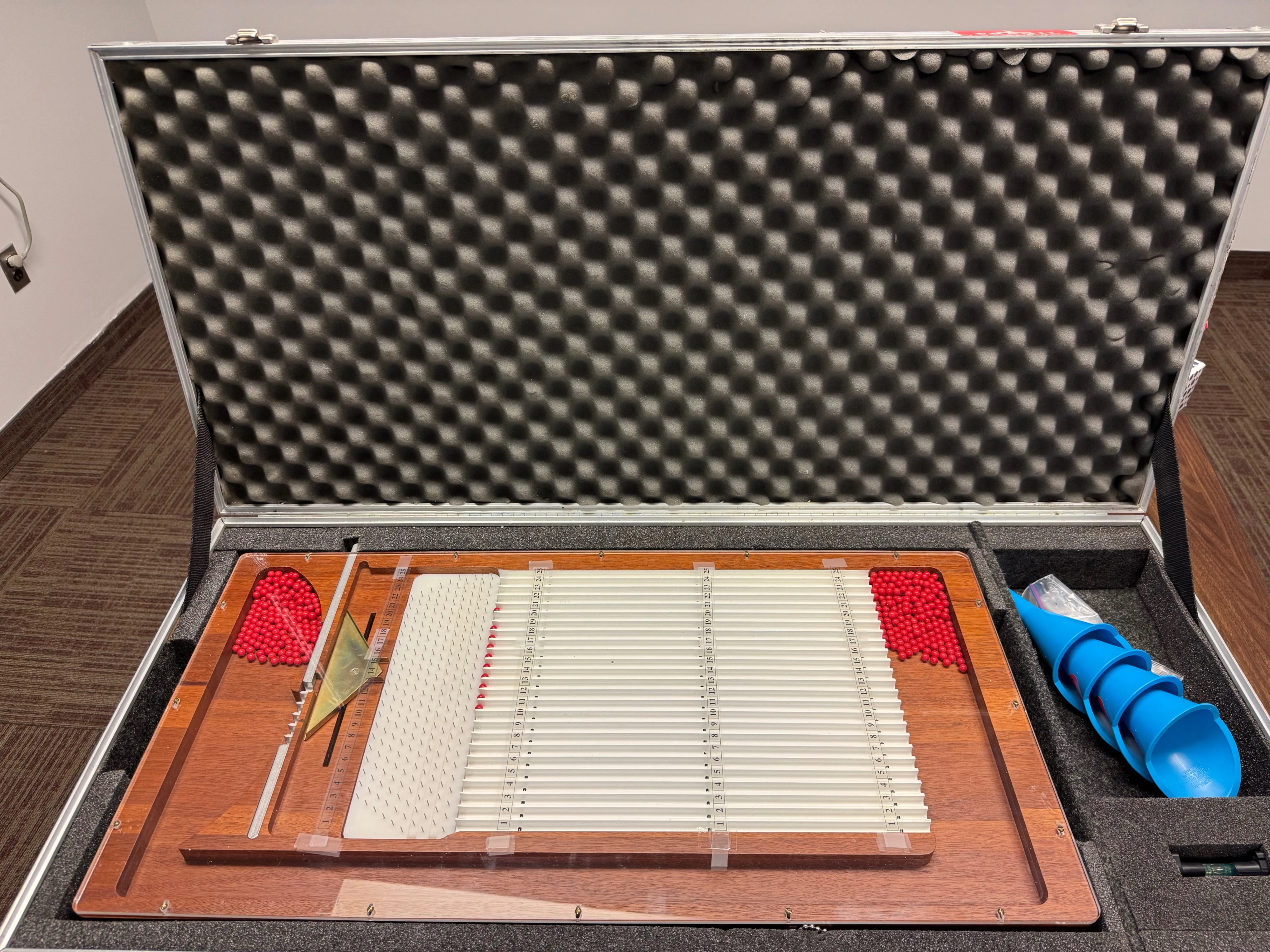 Quincunx / Galton Board with Hard and soft Carrying Cases image indicator(3)