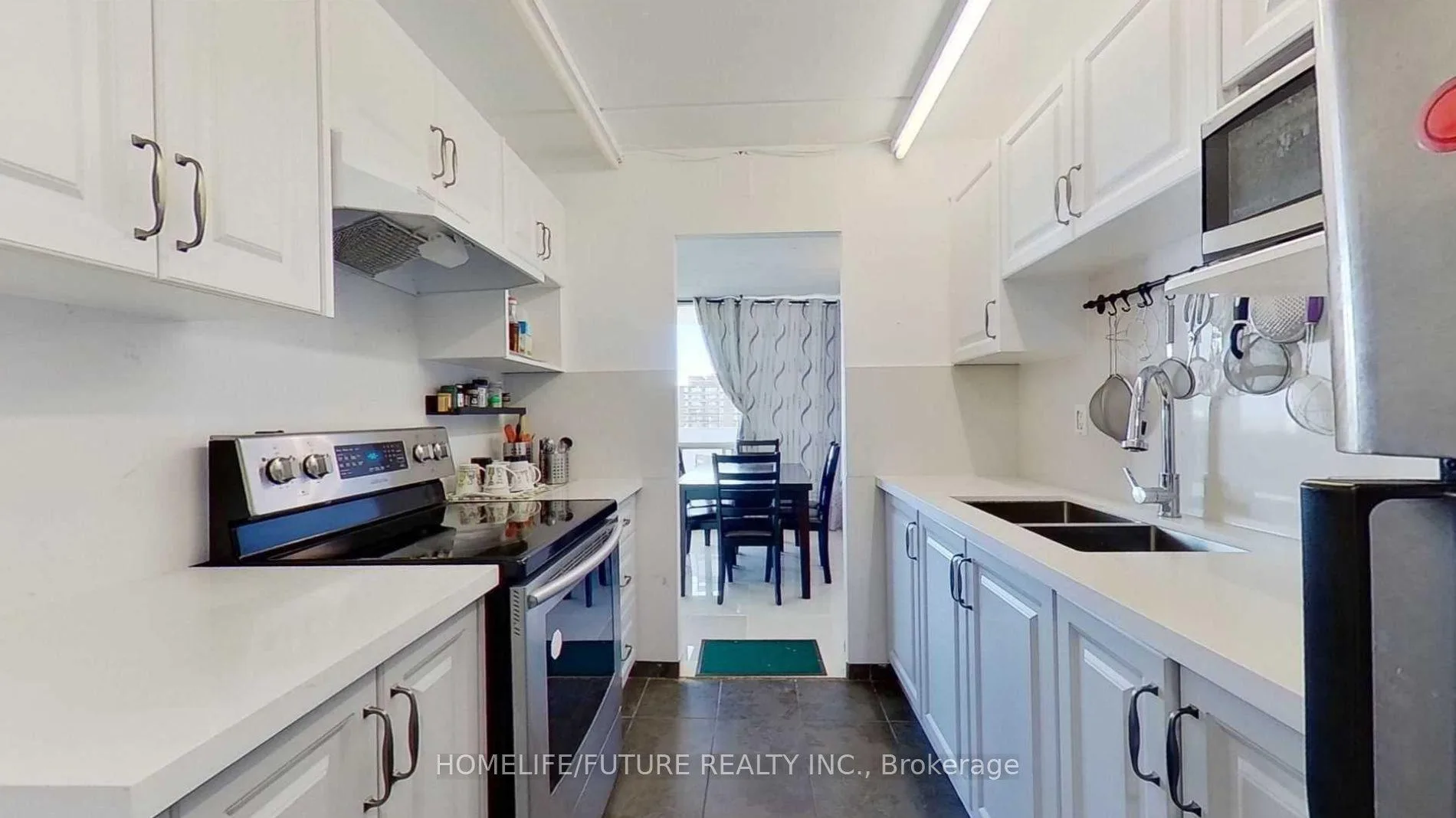 Bright & Large 2-Bed Unit with Balcony! image indicator(2)