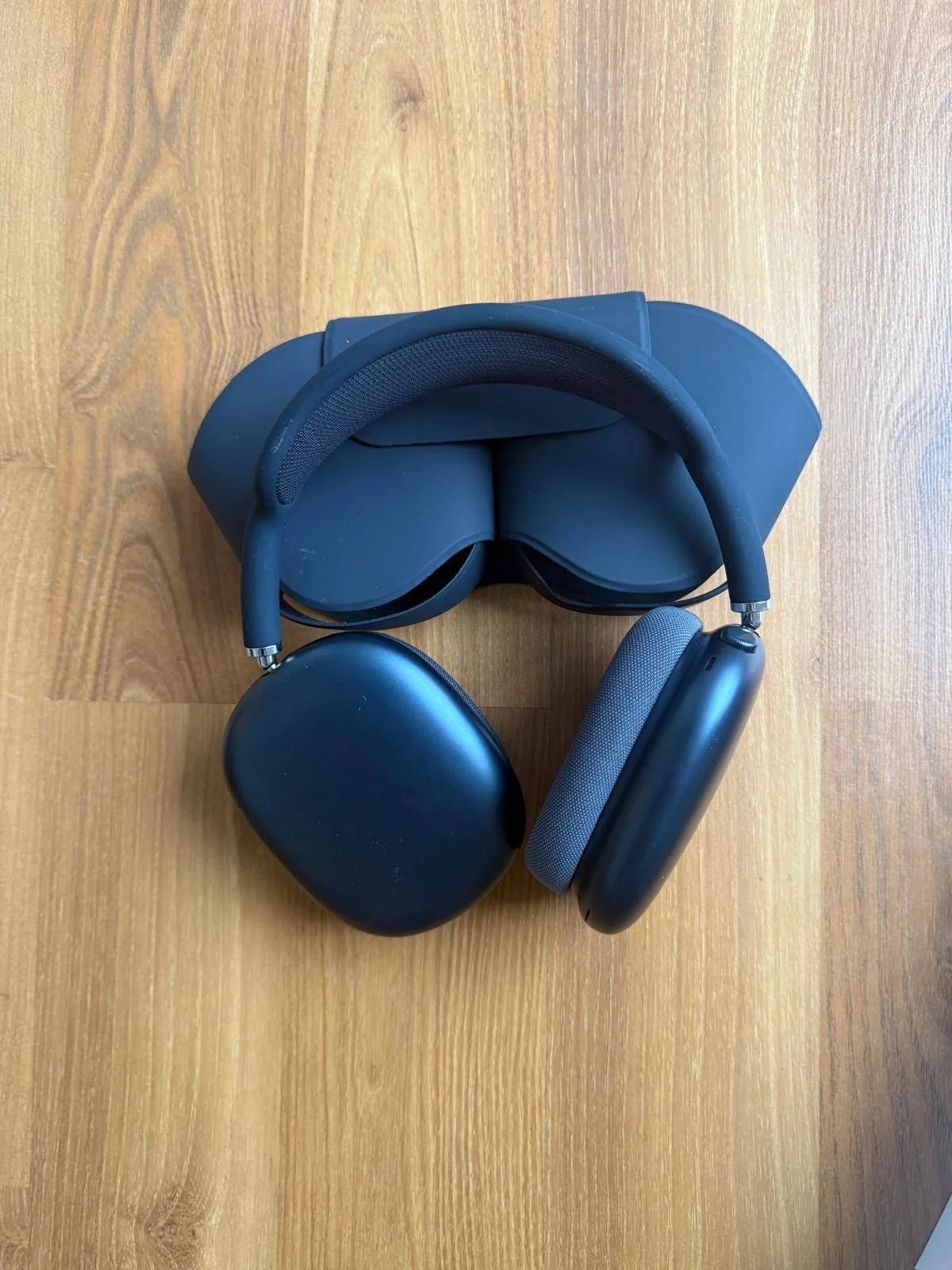 Apple AirPods Max – Space Gray(Like New, With Box & Accessories) image indicator(3)