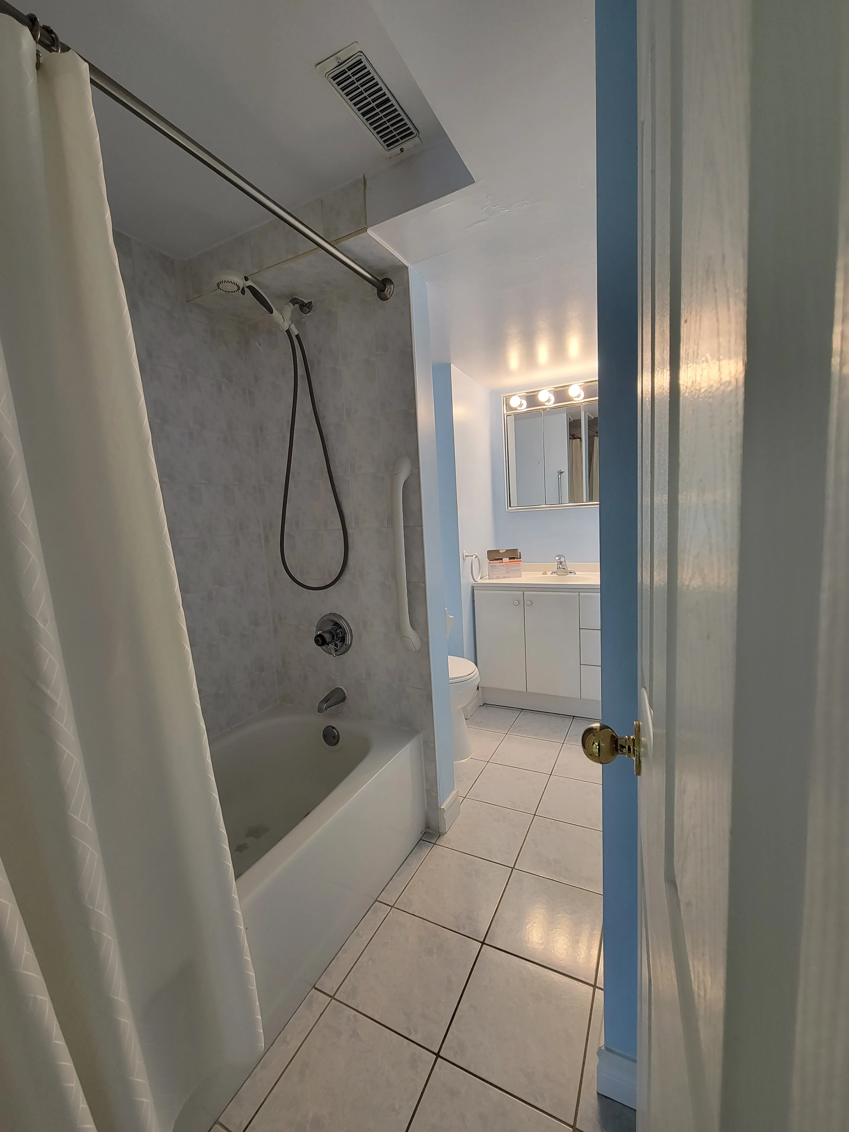 1 PRIVATE ROOM WITH PARKING AVAILABLE FROM JAN 1 image indicator(8)