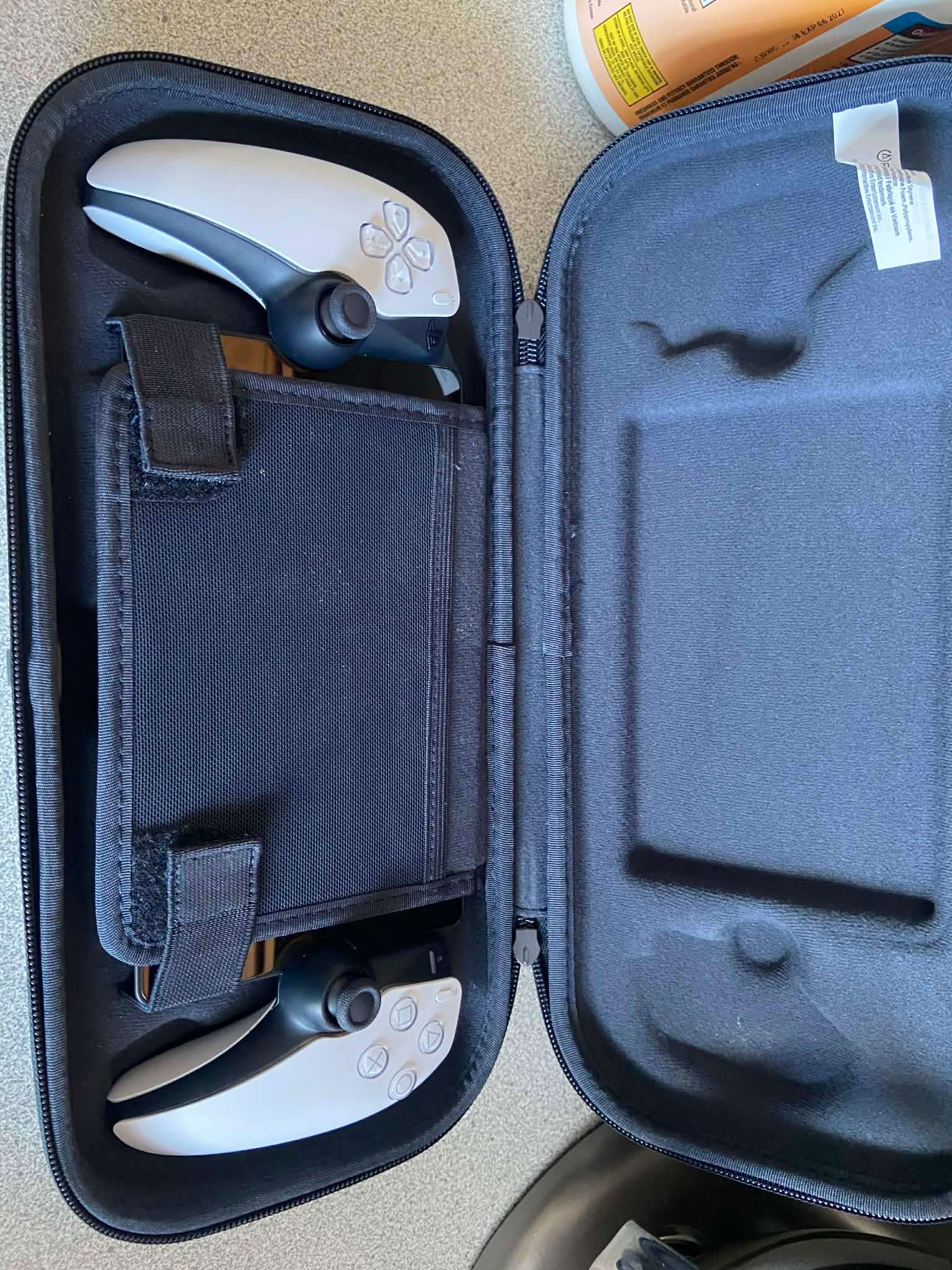 ps5 portal and carrying case - photo 2