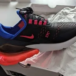 Women's Nike Air Max 270 - size 8.5 - Brand New image indicator(2)