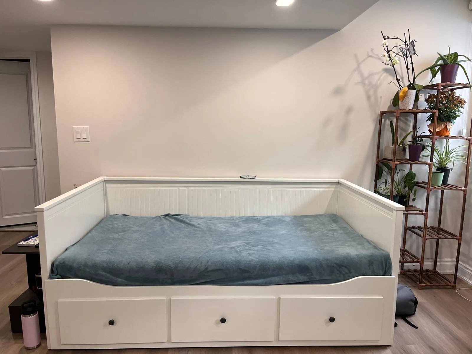 3-Drawer Daybed – Excellent for Guest Rooms & Small Spaces image indicator(3)