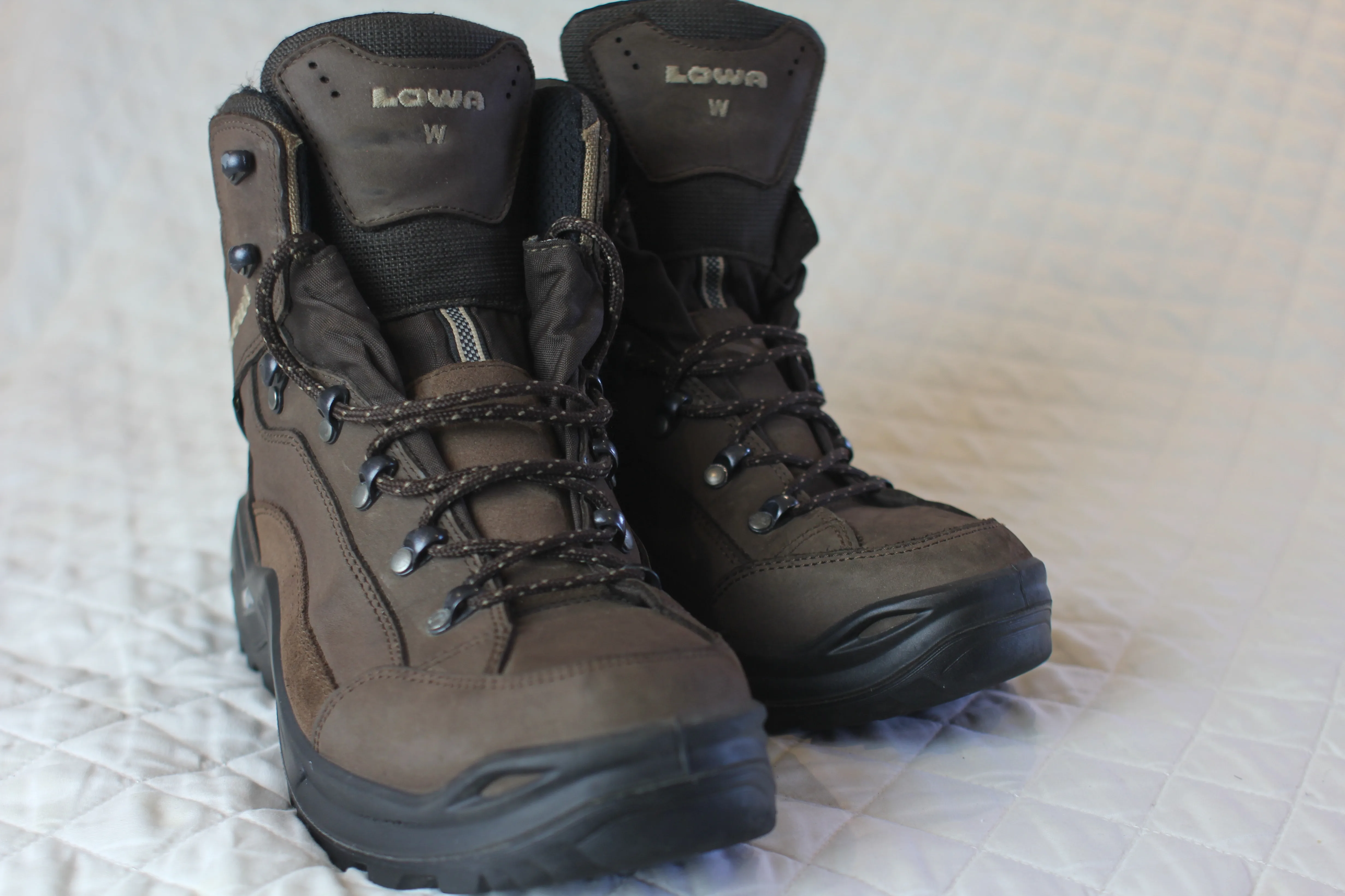 Hiking Boot - Iowa Renegade Mid-wide size 9 men's