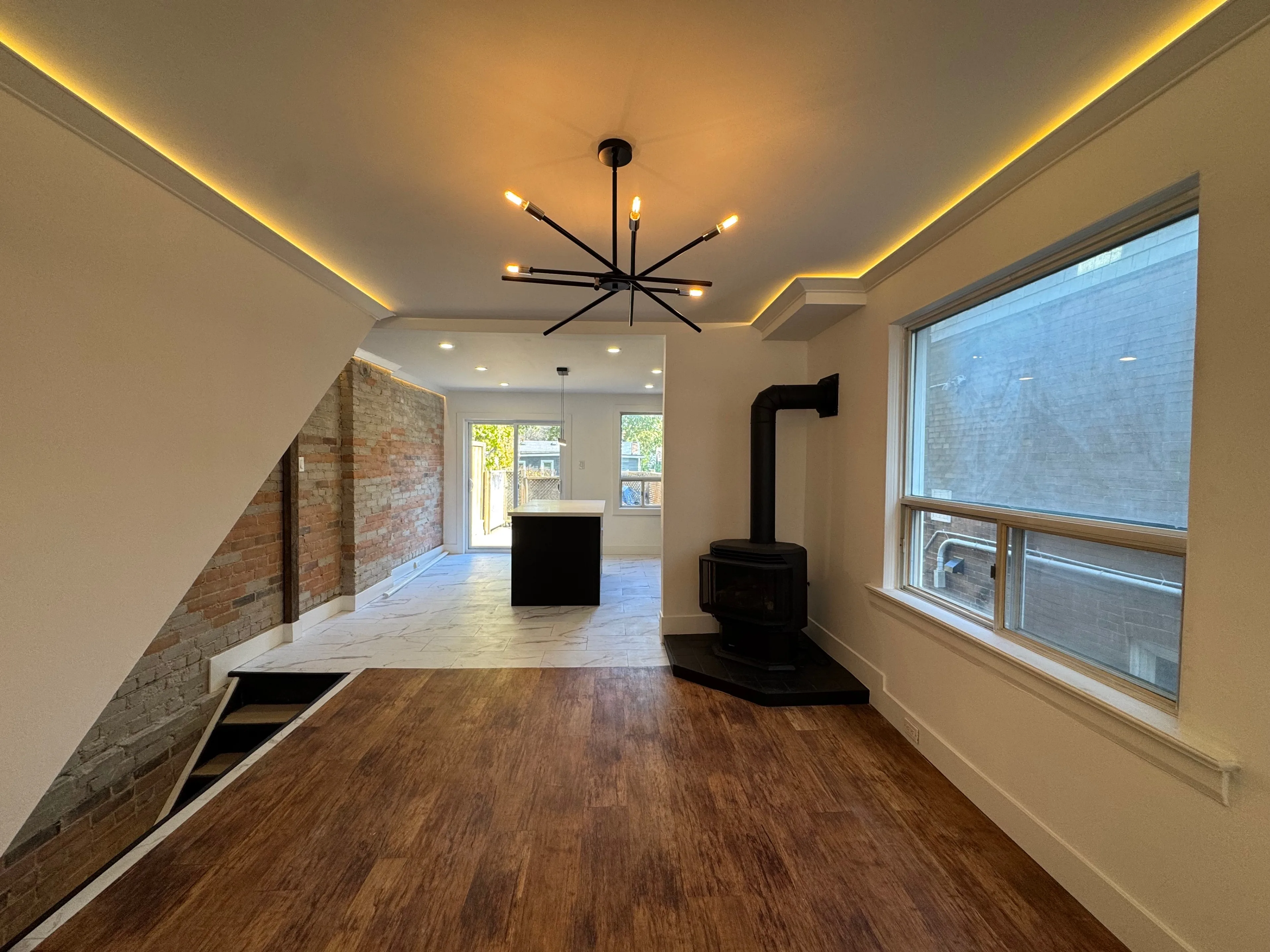 25 Firstbrooke Main/Lower - 2 Bedroom in the Upper Beaches! image indicator(5)