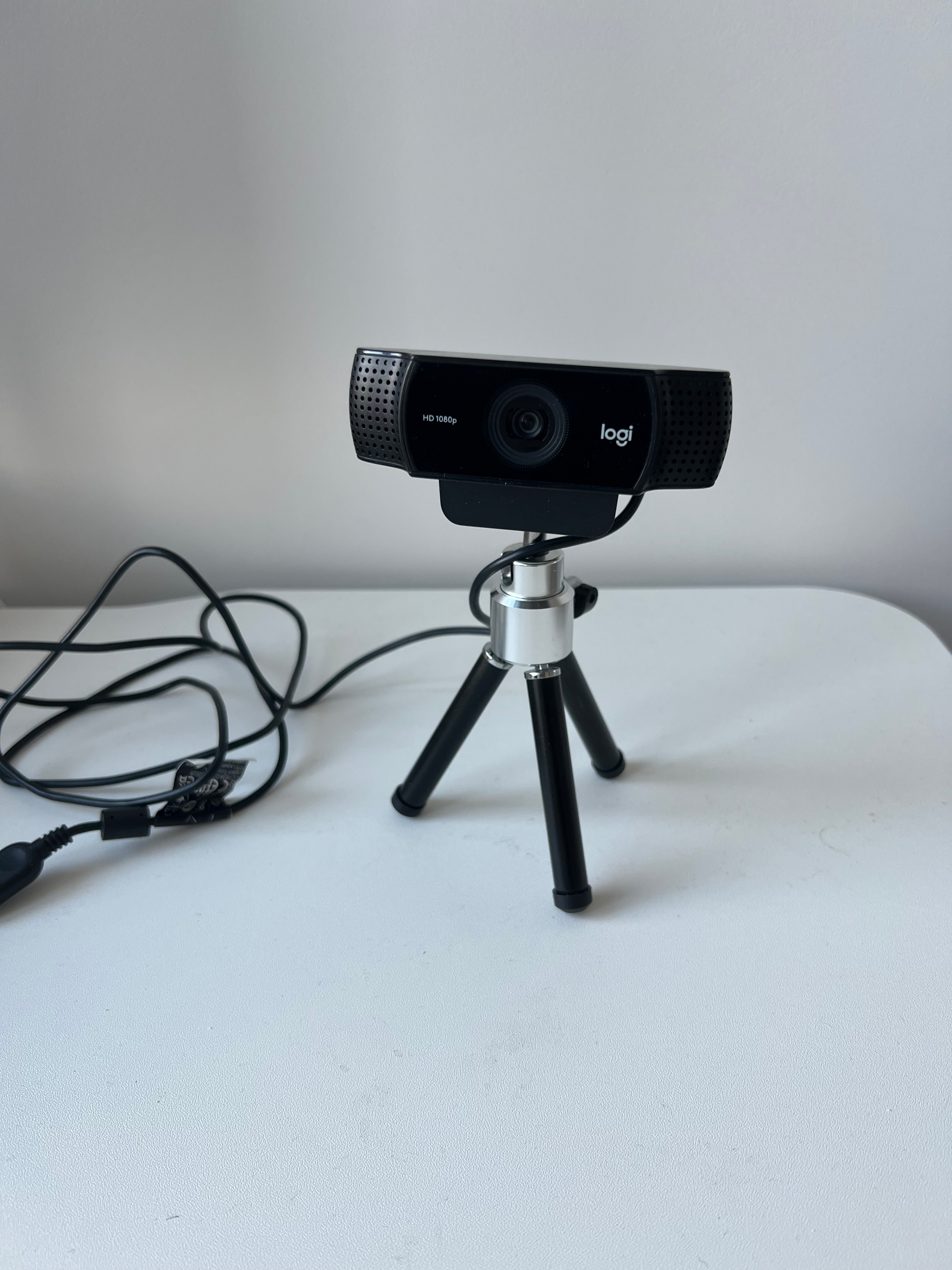 Logitech Webcam C920x HD Pro PC, Built-in Mics + Laptop Stand