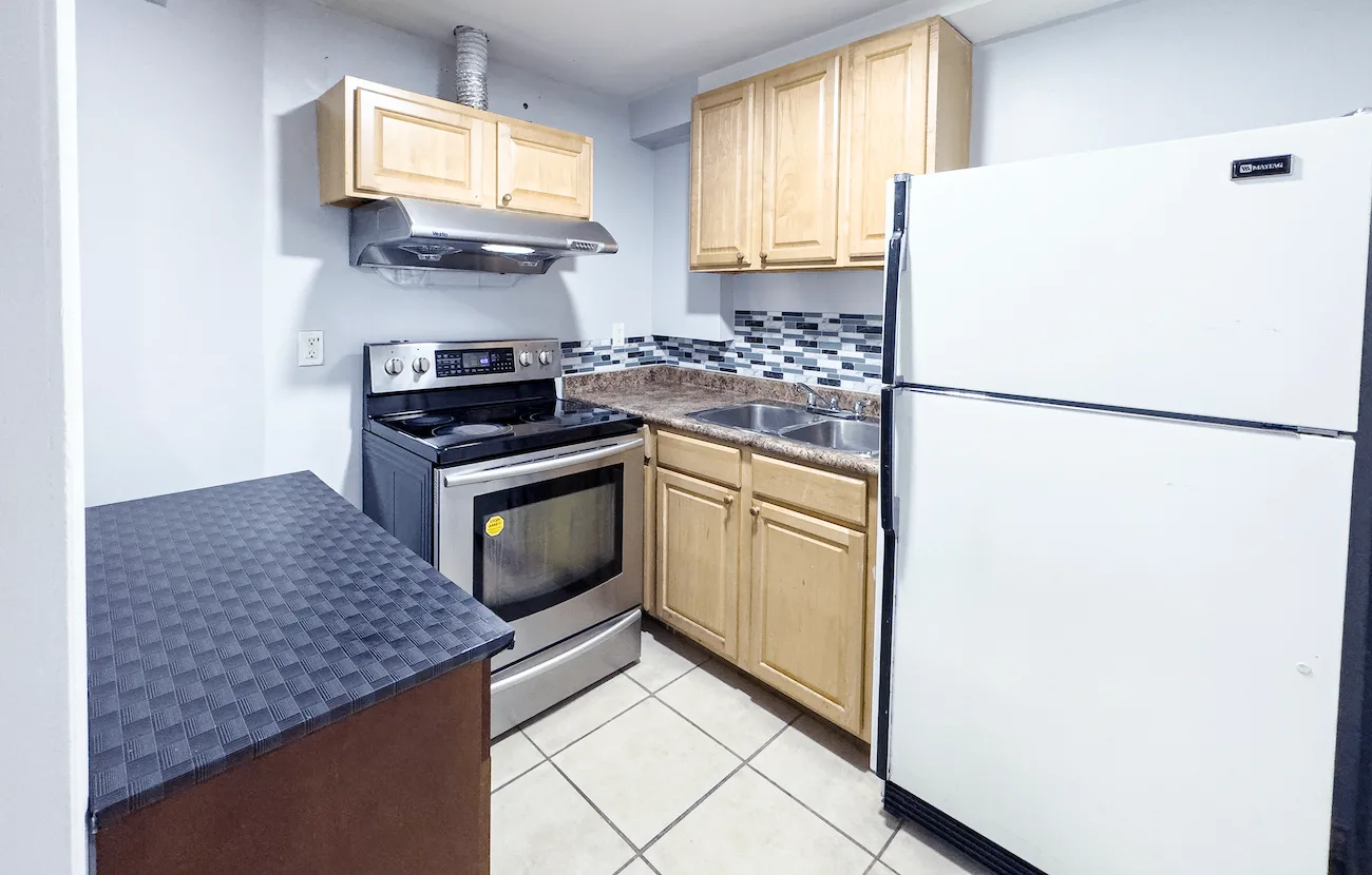 1 Bedroom + a small Den For Rent - Move In Ready image indicator(5)