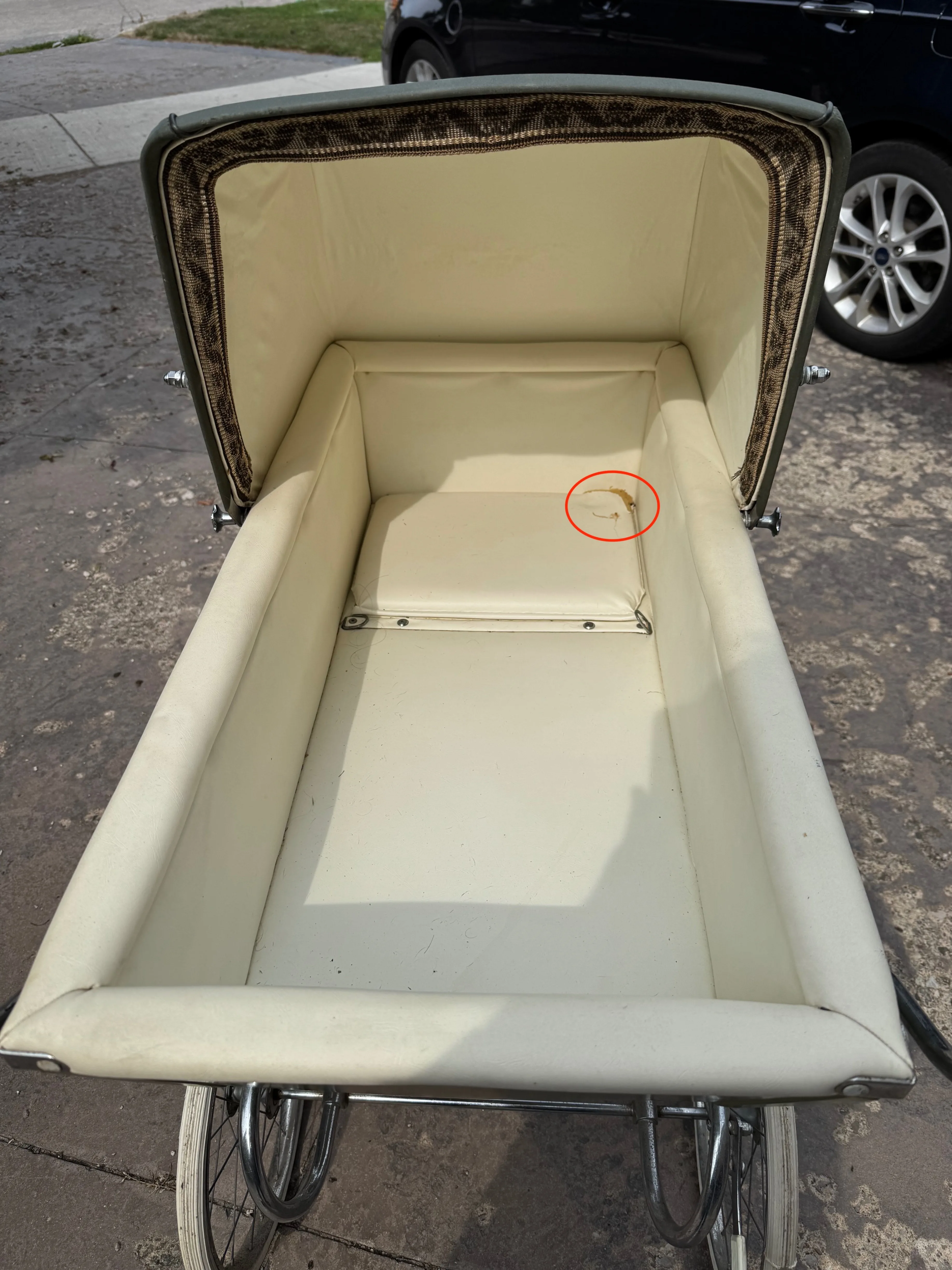 Silver Cross Pram - Great Condition including the Hood. image indicator(2)