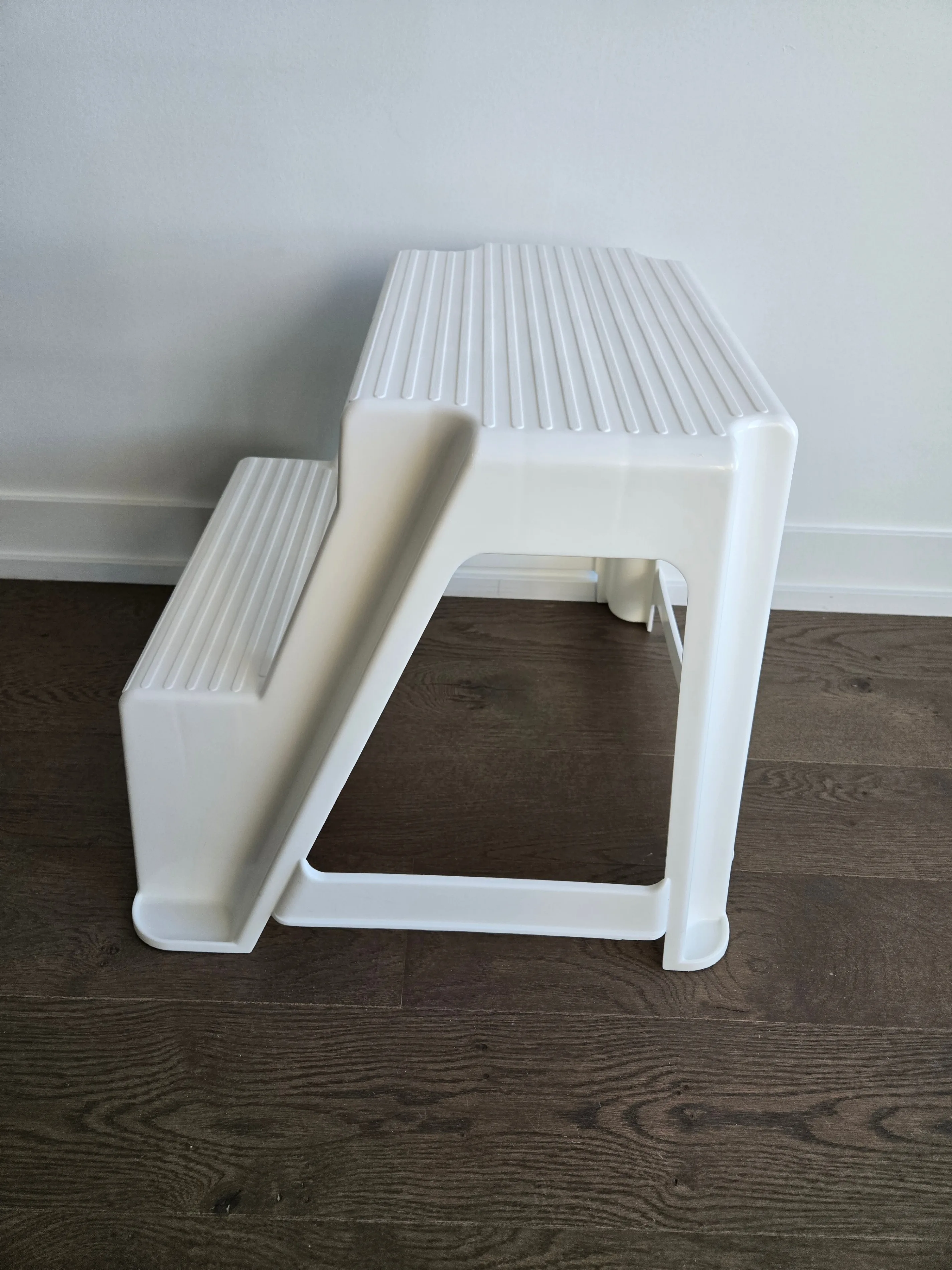 “Rubbermaid” 2-Step White “Roughneck” Step Stool image indicator(2)