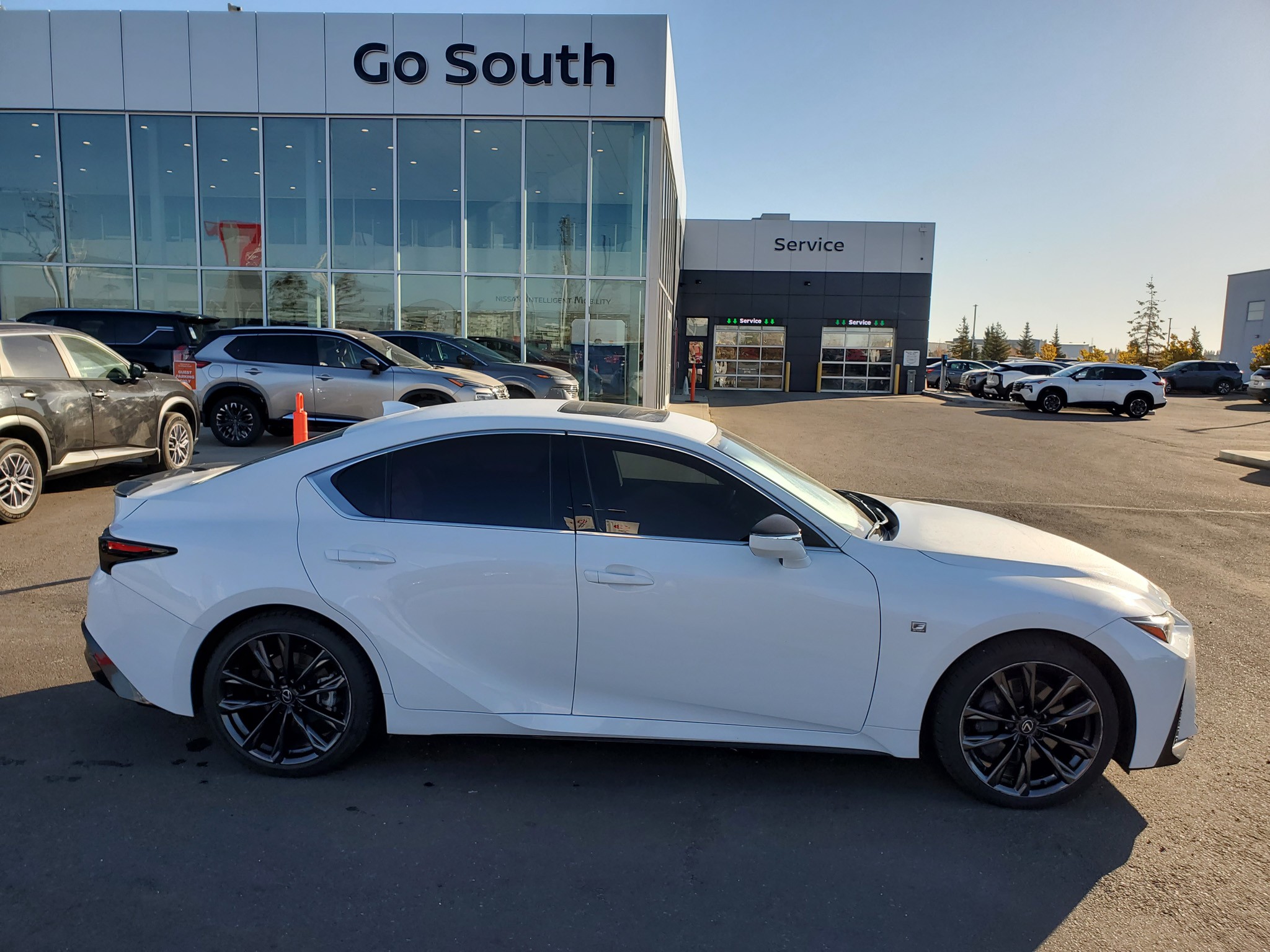 2023 Lexus IS 300 - photo 2