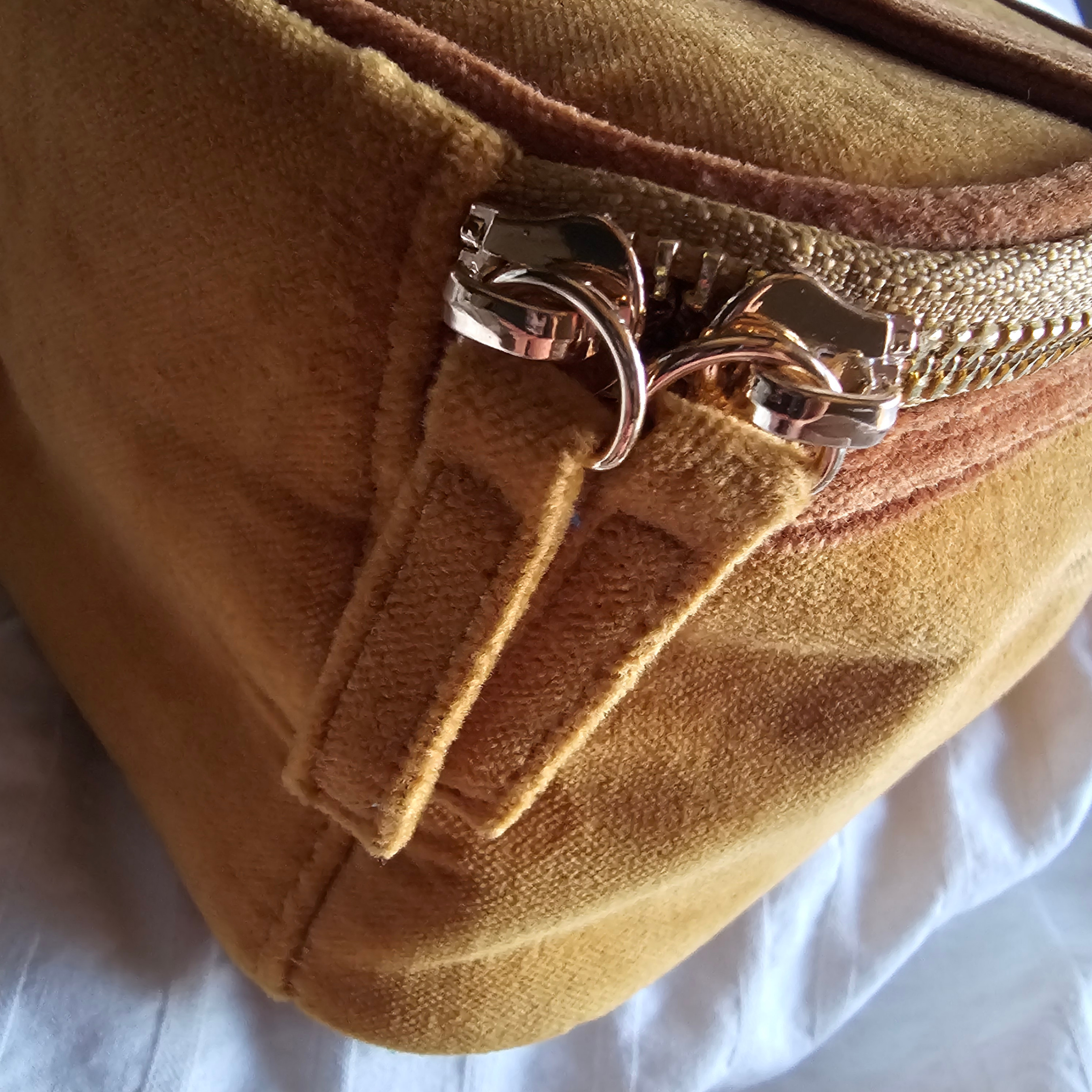 New Sezane Velvet Vanity Pouch - Gold - photo 5
