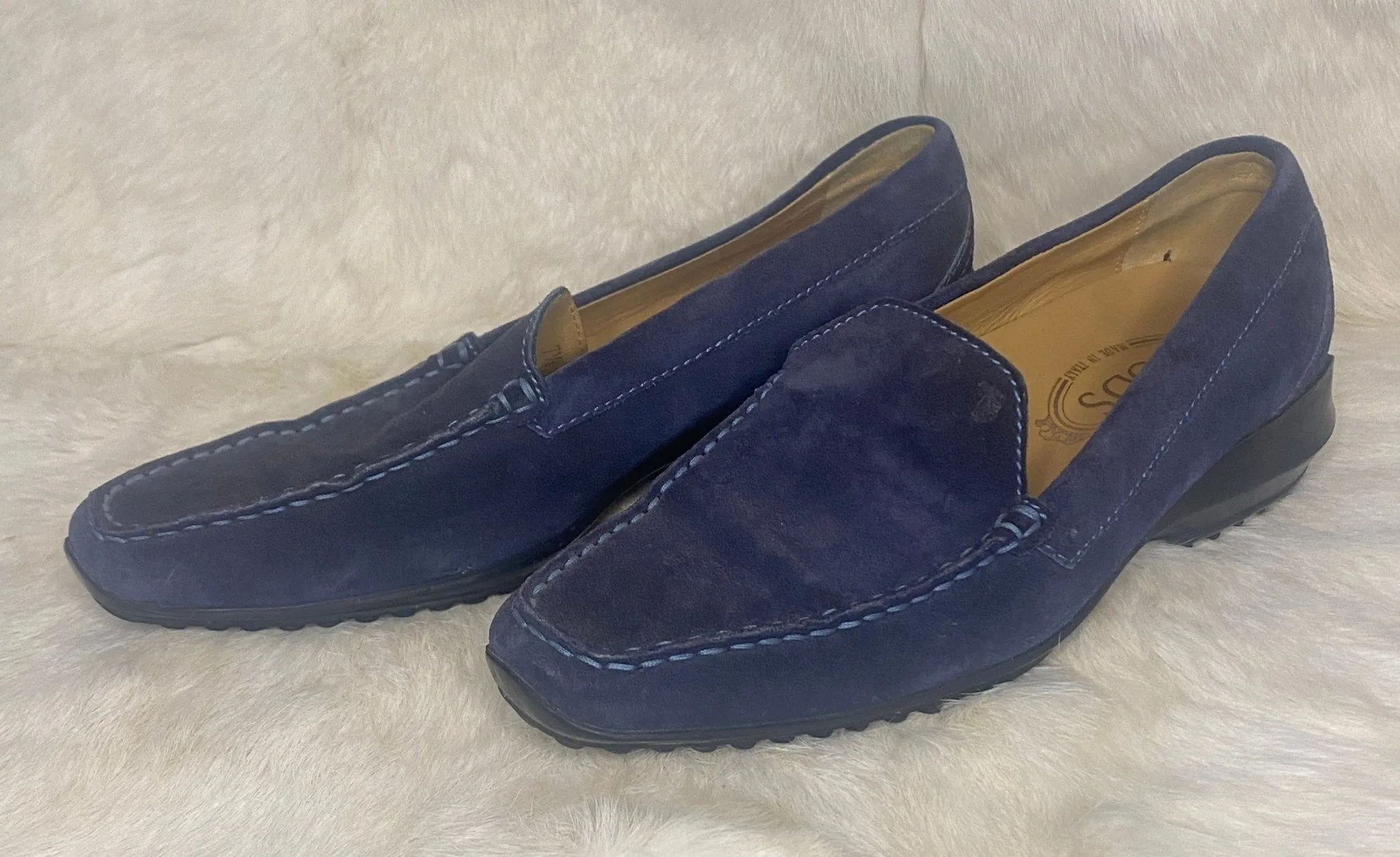Tods Pantofola City Gommino Women’s Blue Suede Loafers 7-1/2 image indicator(2)