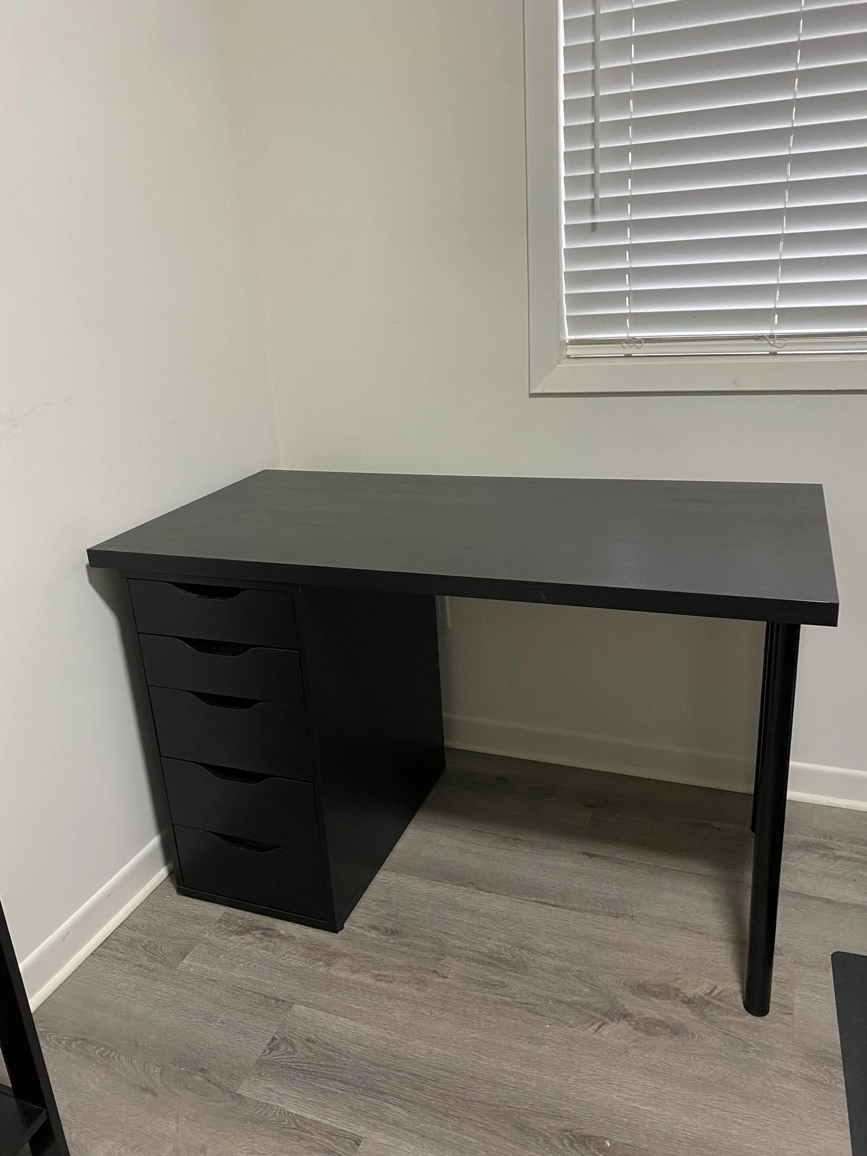 IKEA Desk with ALEX Drawers – Great Condition image indicator(6)