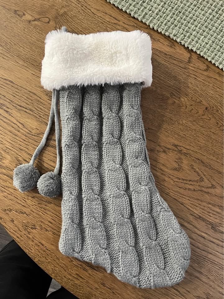 4 Christmas Stockings - photo 2