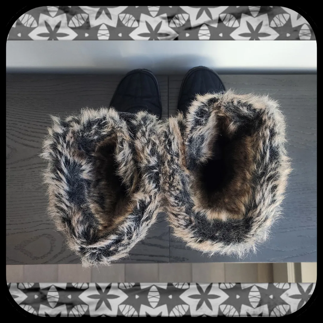 COLUMBIA || Women's Minx Mid Waterproof Winter Boot (SIZE 7.5) image indicator(4)