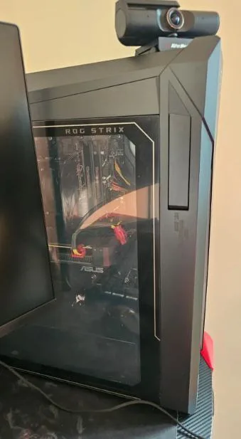 ASUS ROG Strix G16 (i7-13700F + RTX 4070 + 32 GB RAM + 1 TB SSD) image indicator(3)