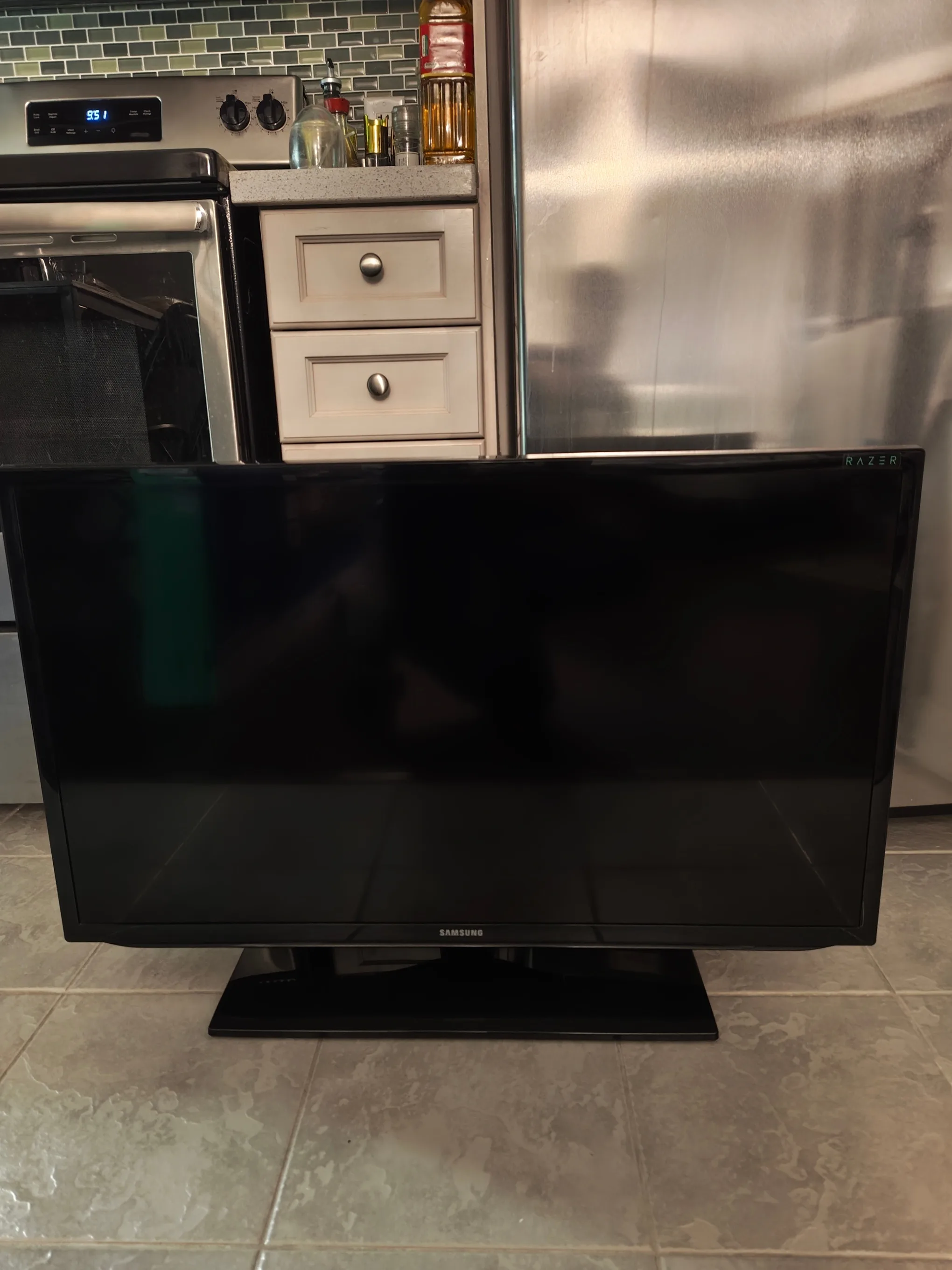 Samsung UN37EH5000F 37" LED HDTV thumbnail