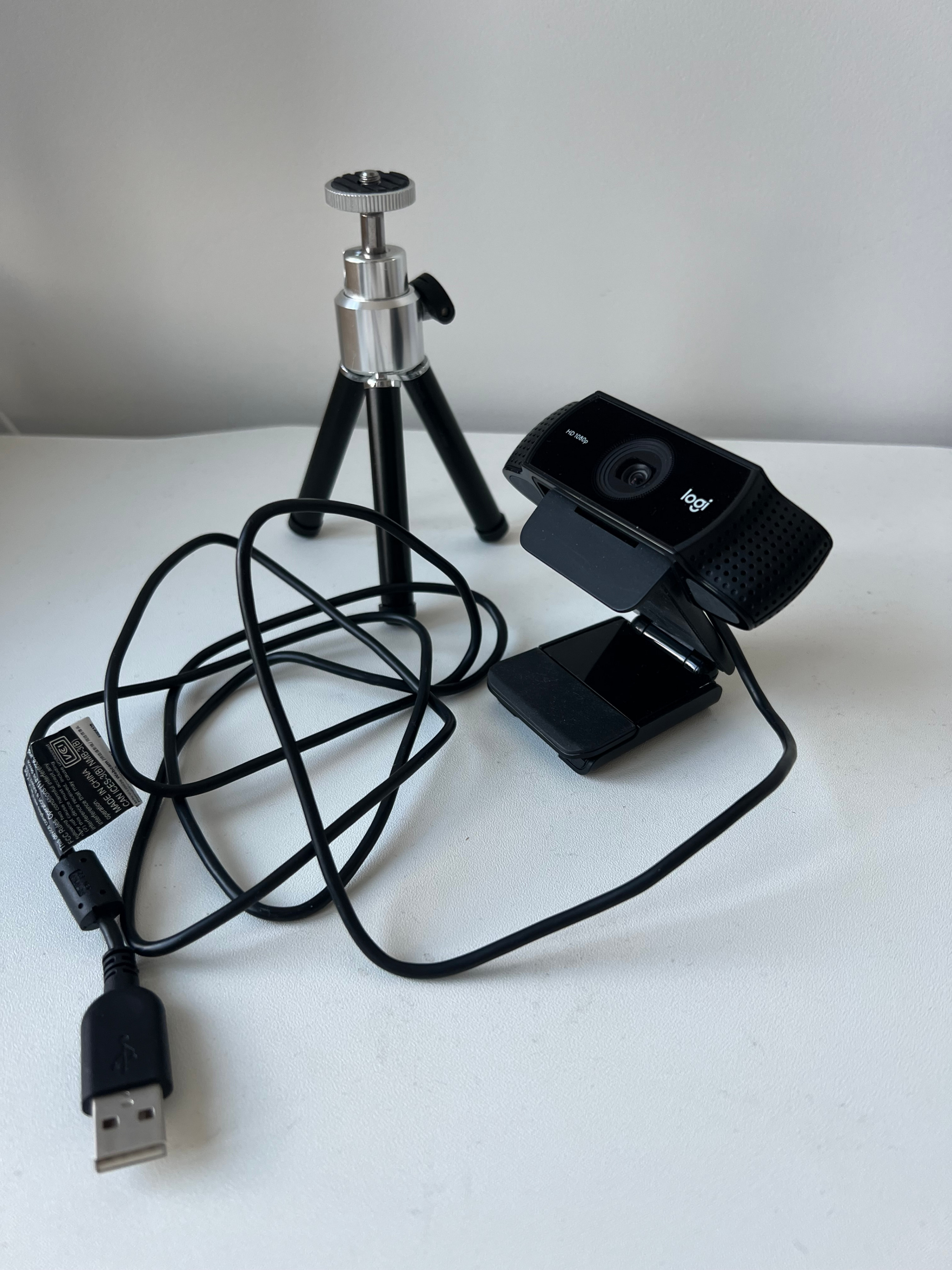 Logitech Webcam C920x HD Pro PC, Built-in Mics + Laptop Stand - photo 2