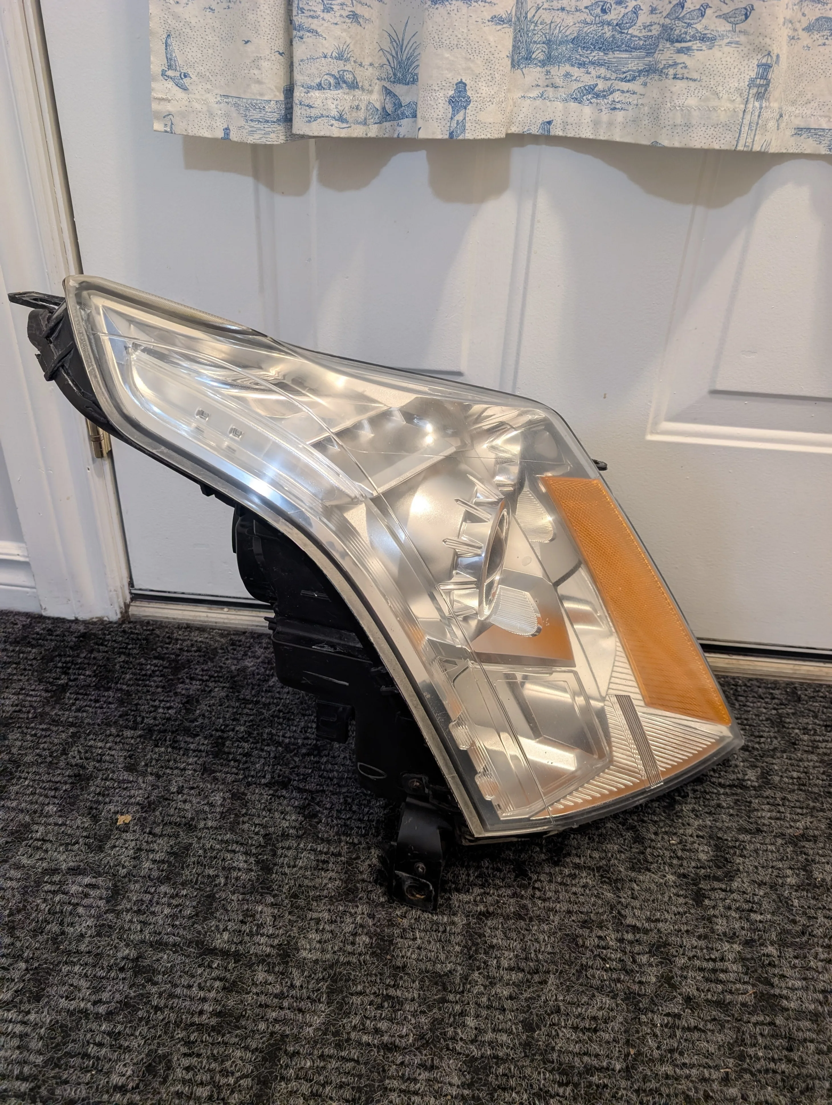 2012-2016 Cadillac SRX Headlight Assembly Halogen image indicator(2)