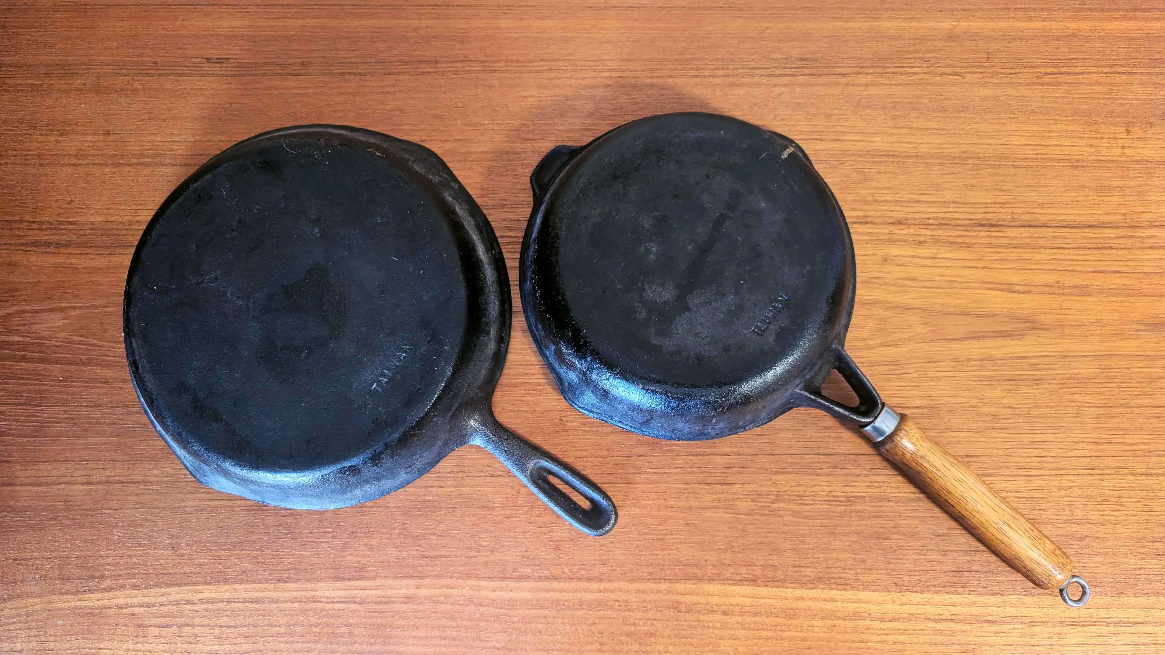 2 x Cast Iron Double Spout Skillets / Frying Pans - Seasoned image indicator(2)