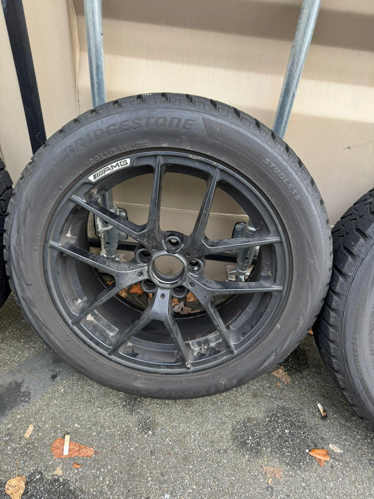 Bridgestone Blizzak Studless Winter Tire Set image indicator(5)