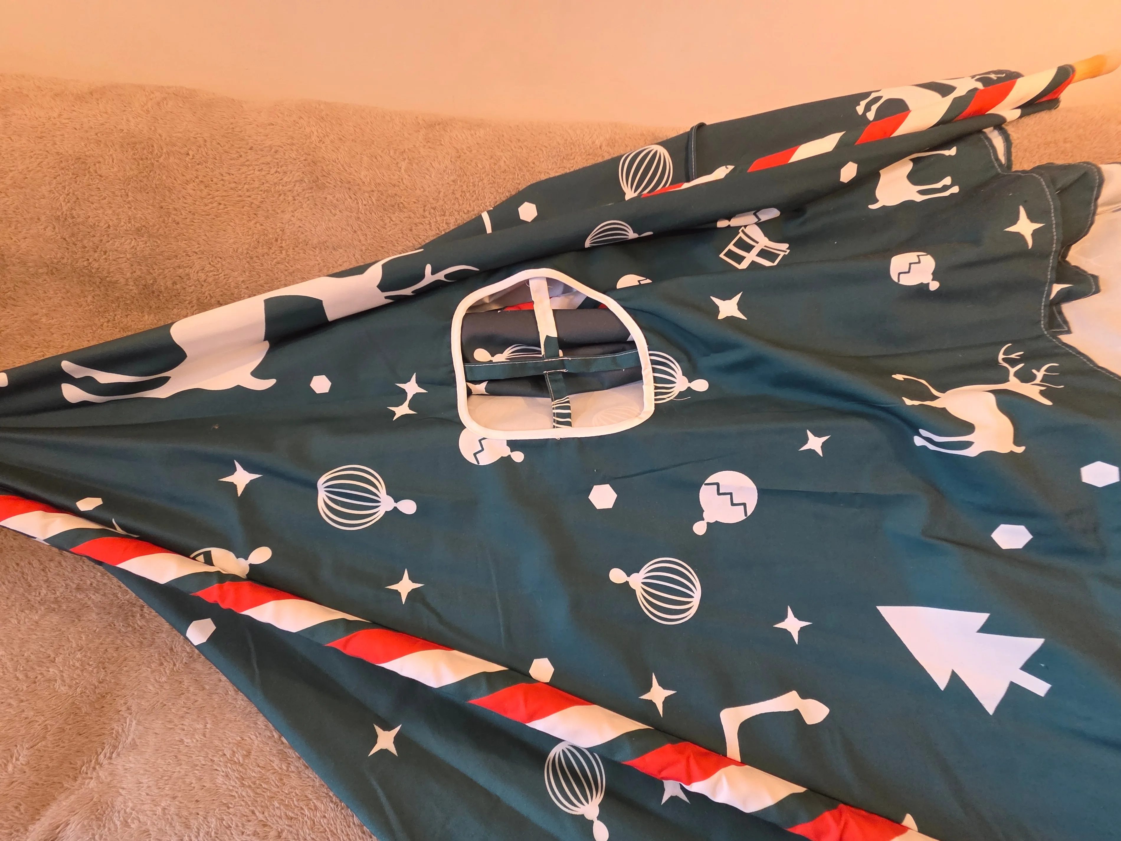 Holiday Christmas Kids Teepee, 59×47 in, with Garland image indicator(9)