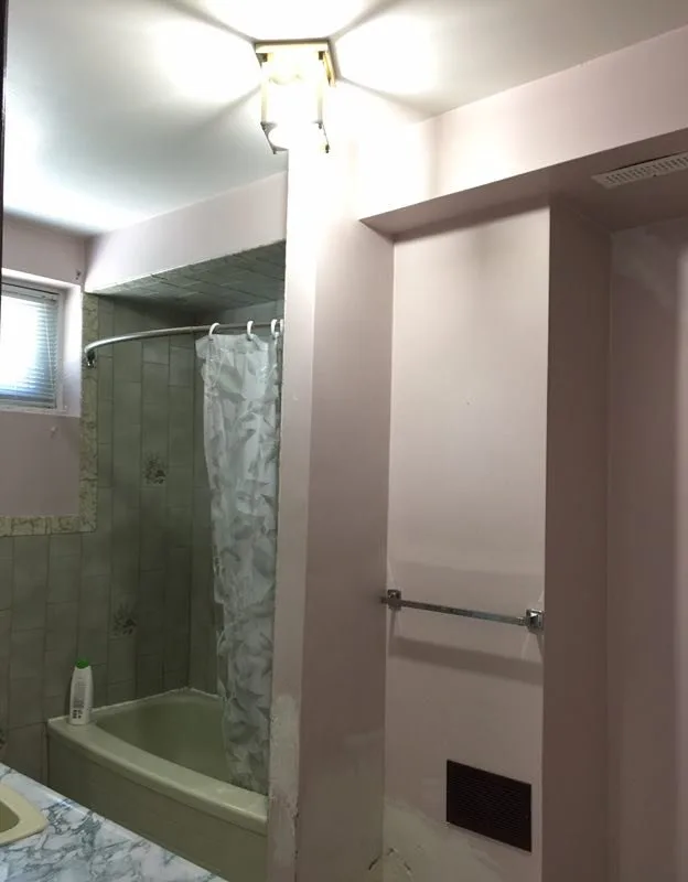 2 Bed 1 Bath Lakeshore Walk-out Basement Mississauga image indicator(5)