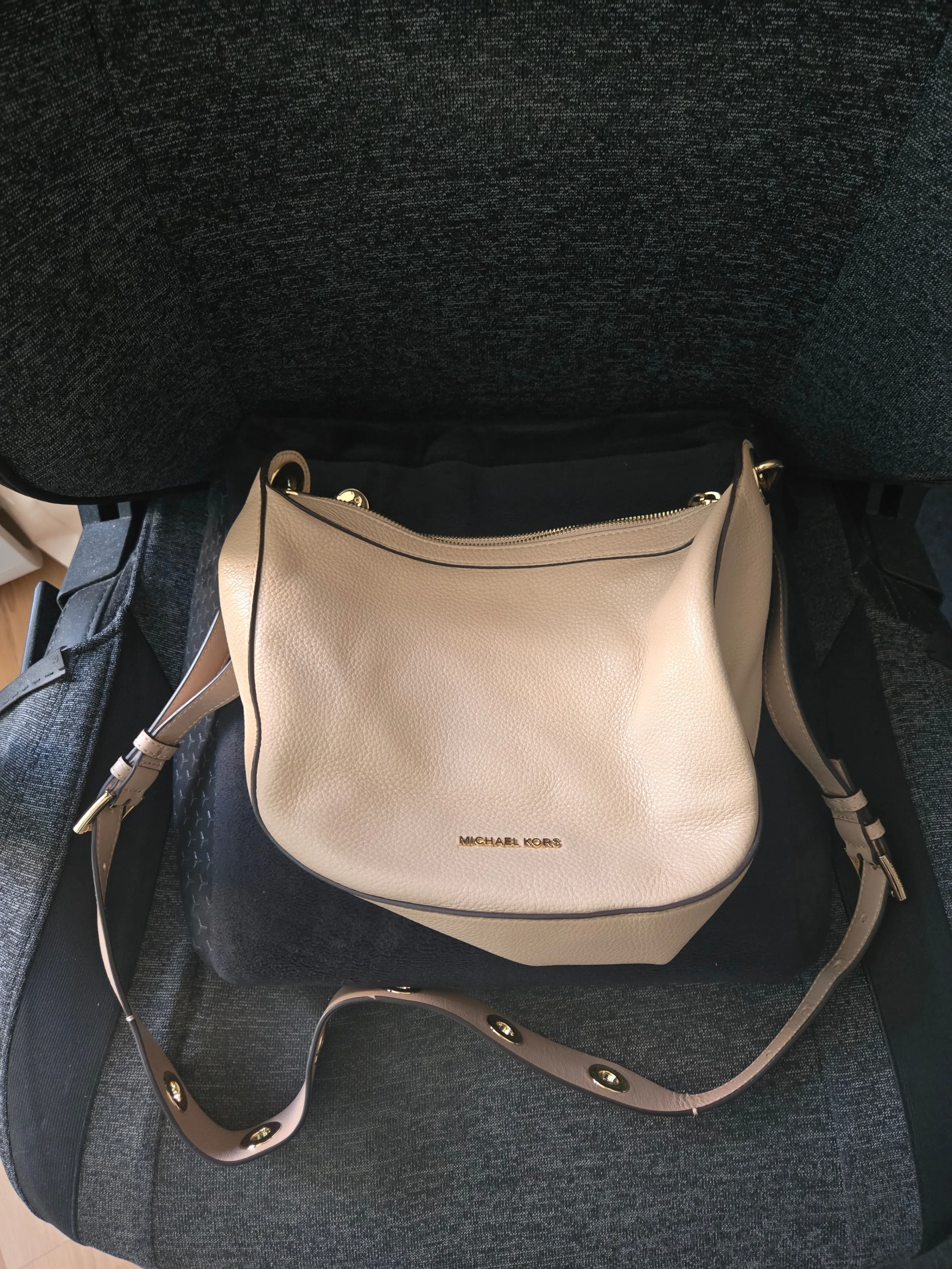 Michael Kors Raven Messenger Shoulder