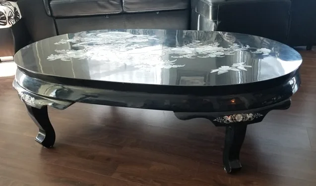 Selling a mother-of-pearl tea table made from clam shell