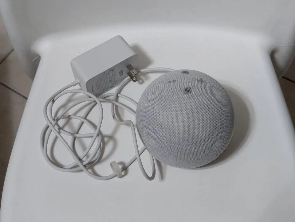 Amazon echo dot 4th generation - White image indicator(2)