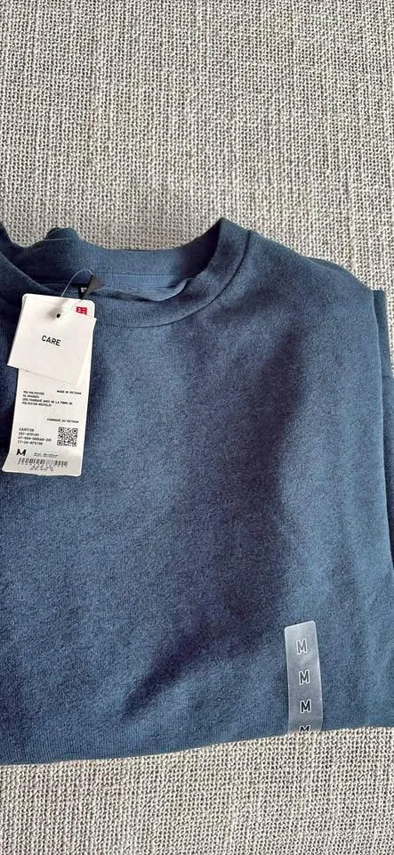 Brand new Uniqlo long sleeve image indicator(2)