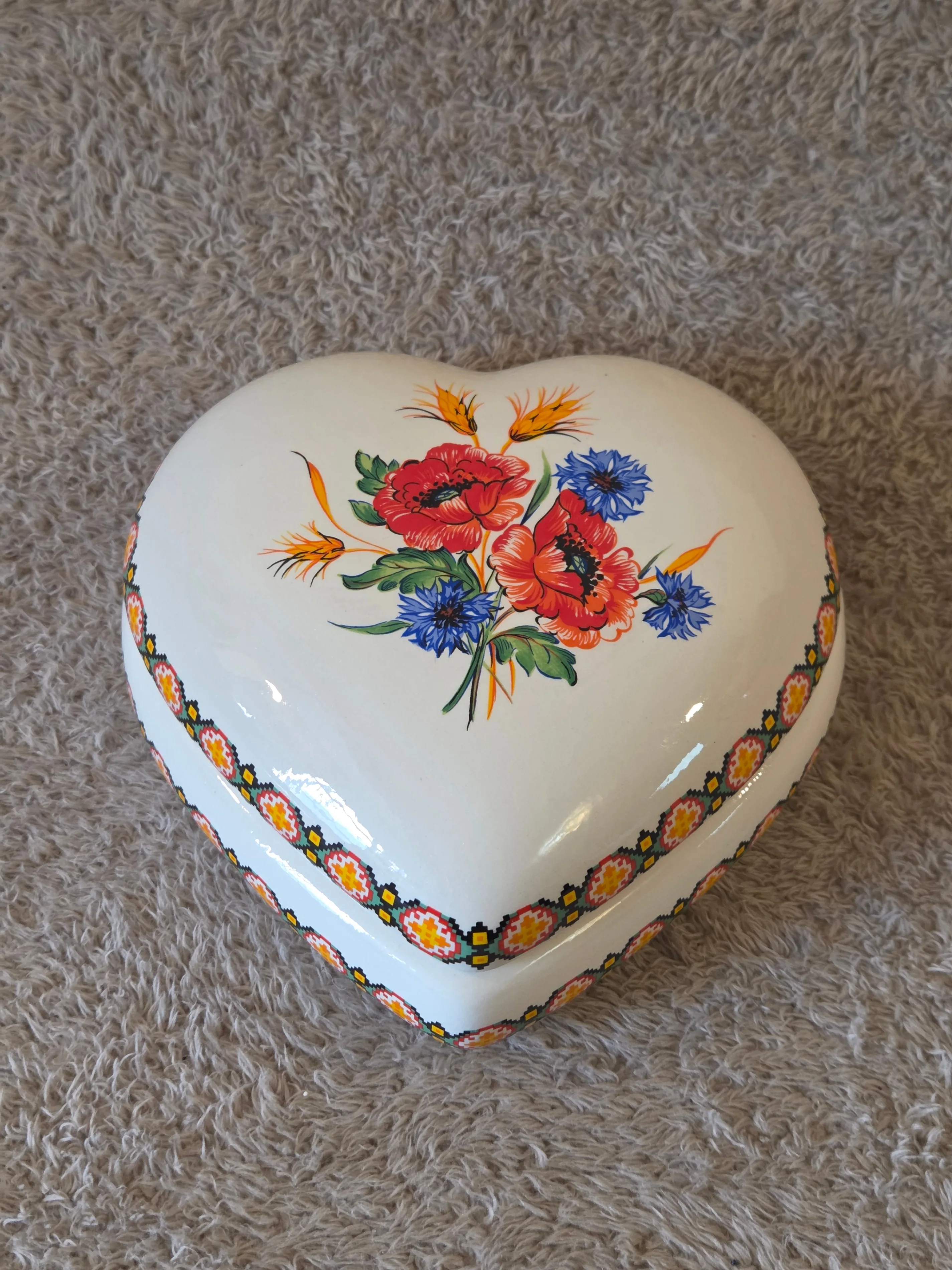 Ukrainian-style Hand-Painted Heart Ceramic Trinket Box